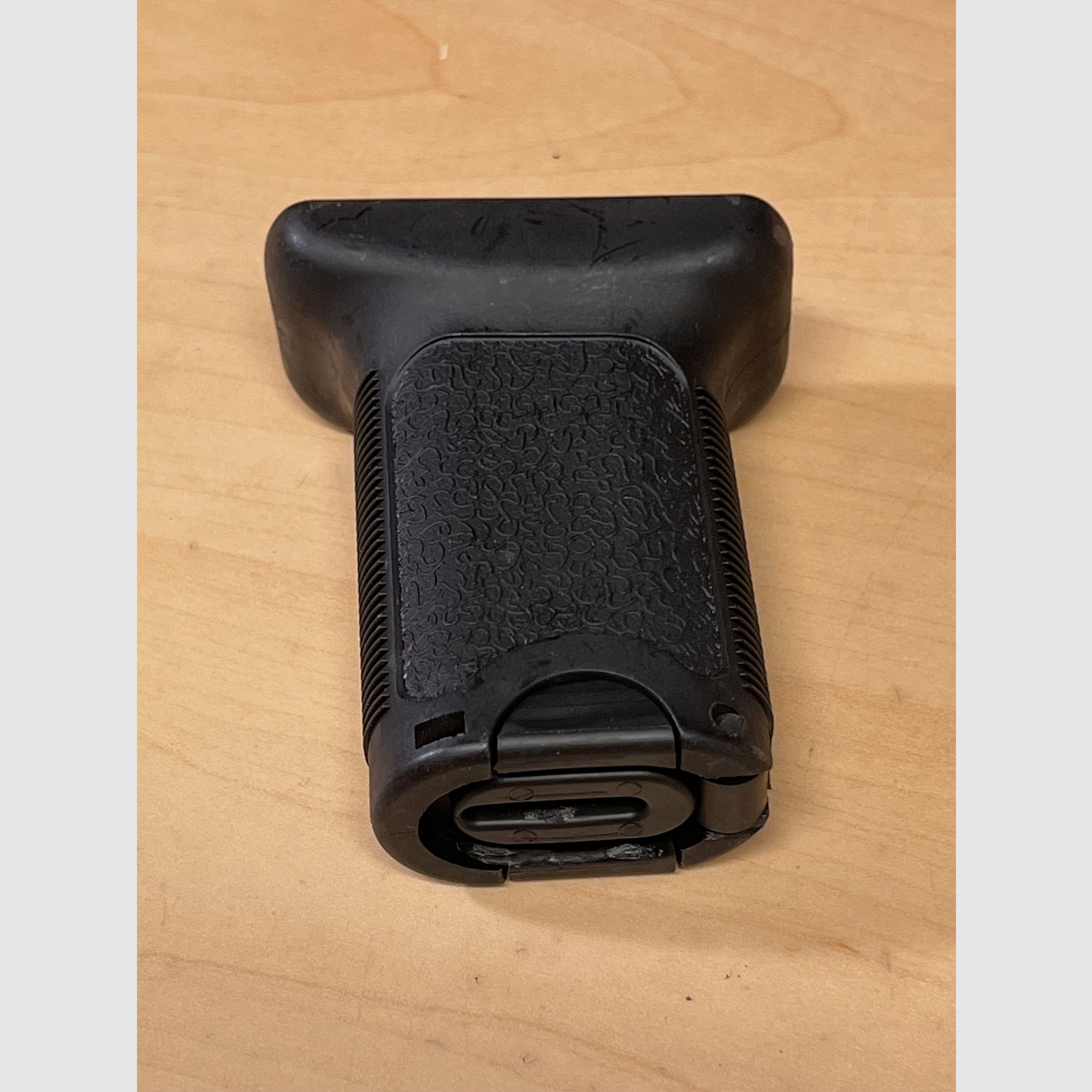 Przedni uchwyt do Airsoft w wersji kątowej w kolorze czarnym Key - MOD Typ4