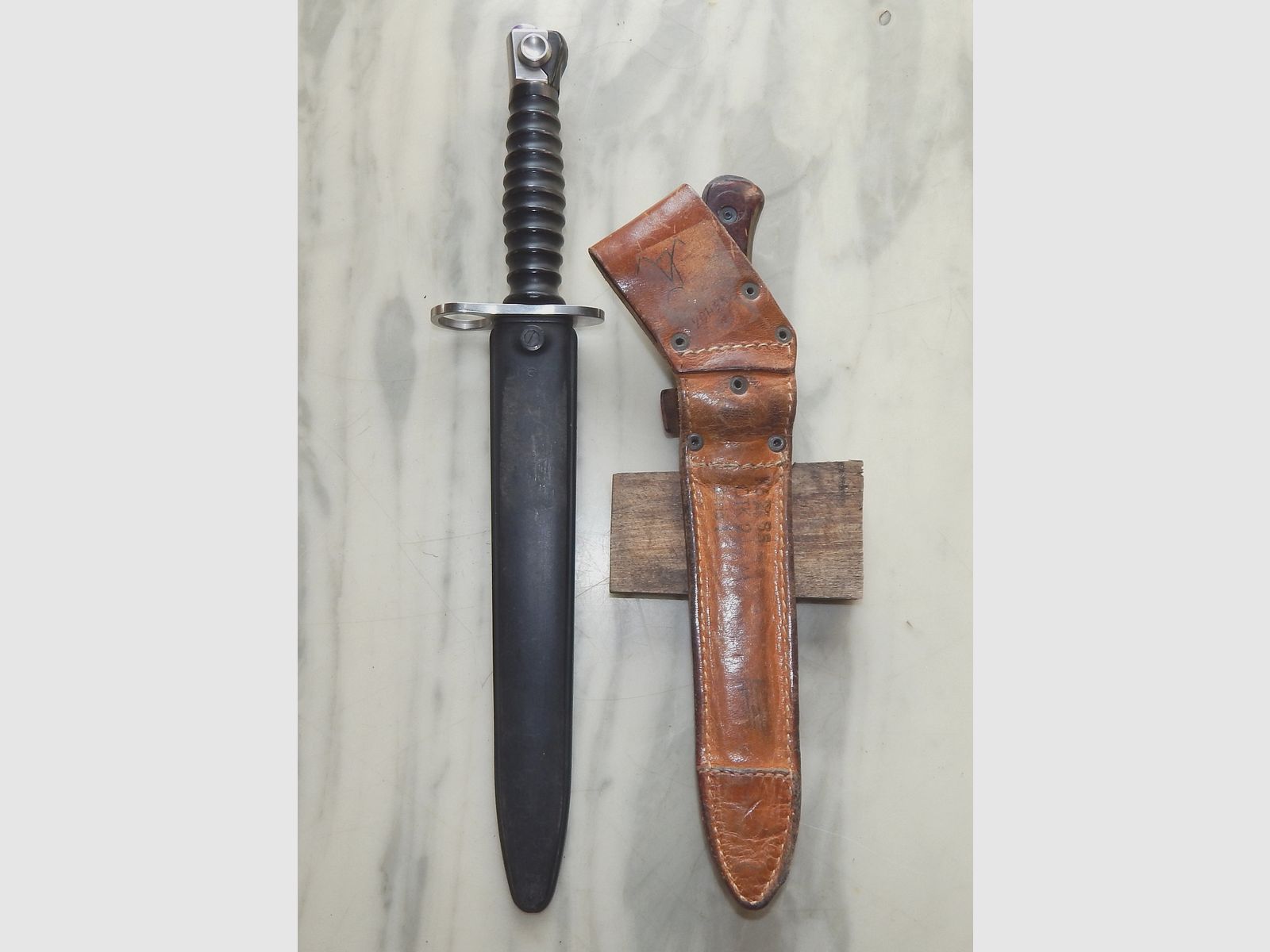 2 bayonets