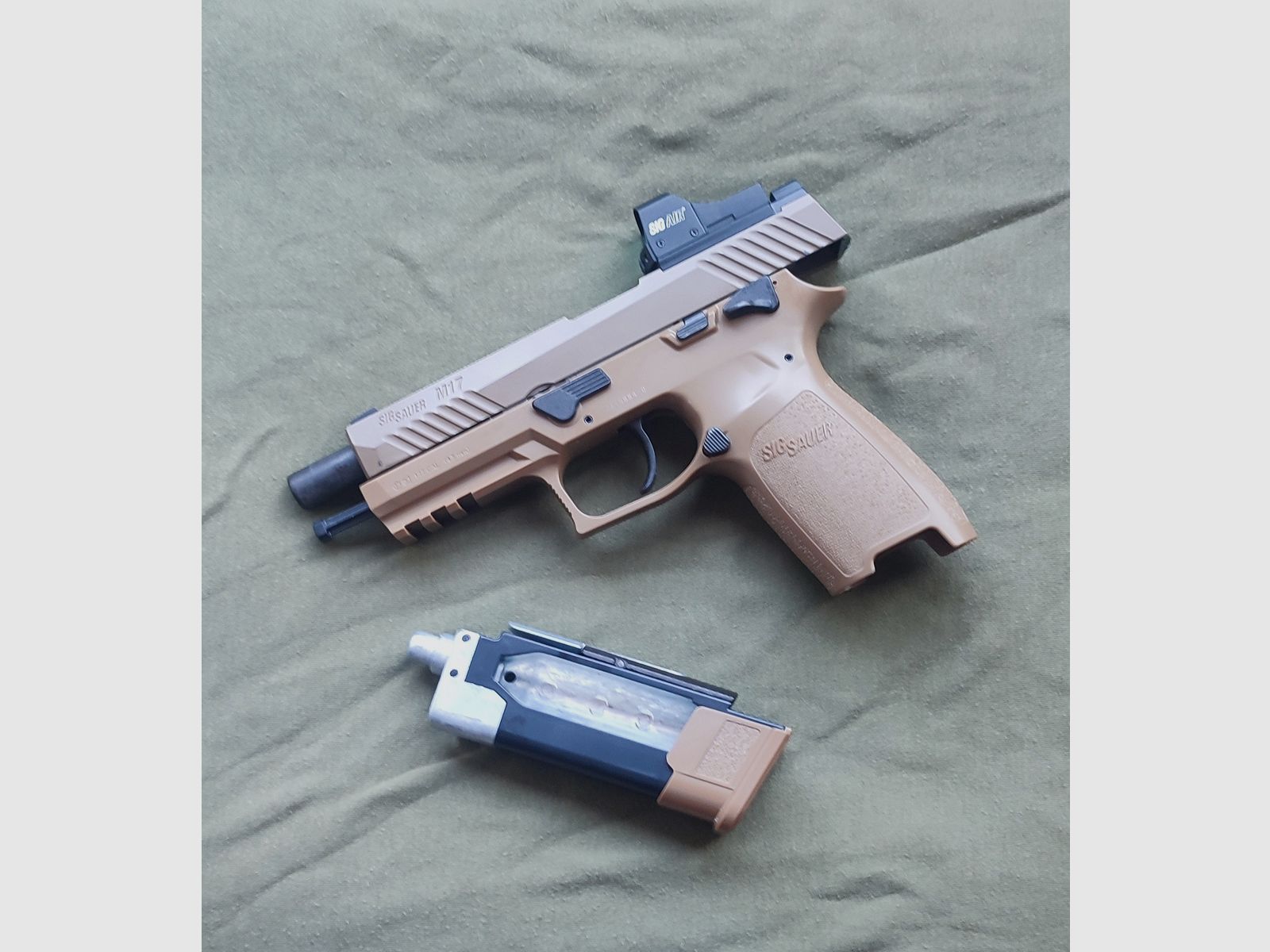 Sig Sauer P320 M17 CO2 Pistole, 4,5 mm Diabolo & Zubehör 