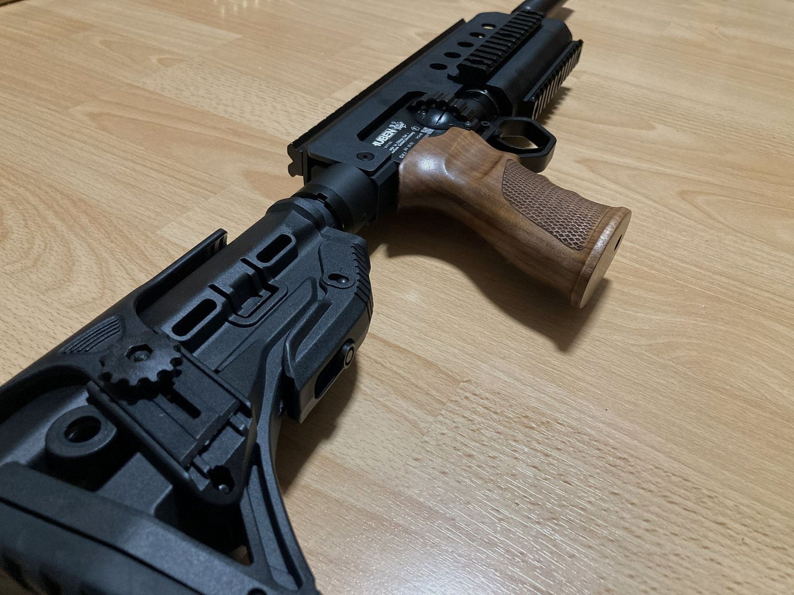 Huben GK1 Karabiner Umbau mit Aluminium-Gehäuse und AR15-Schaft längen/höhenverstellbar Neuwertig!