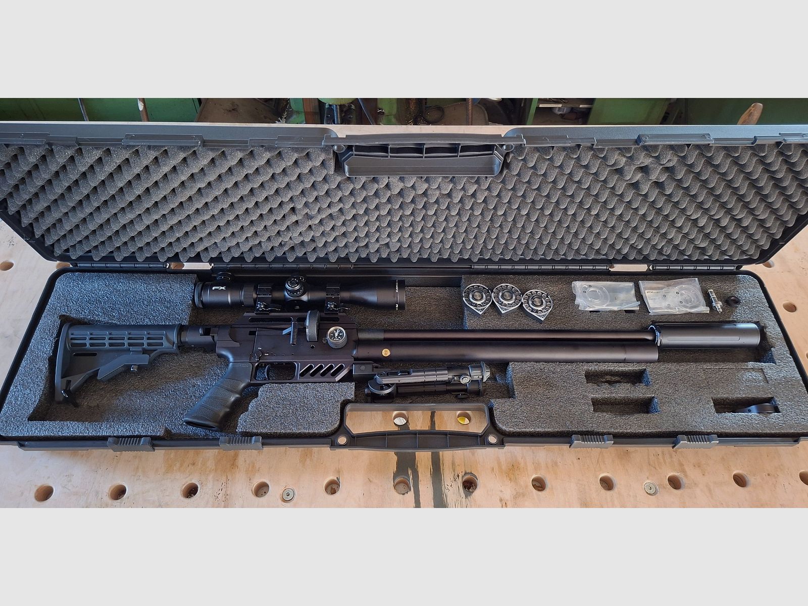 FX Dreamline Tactical with folding stock - Cal. 7.62 mm and lots of accessories.