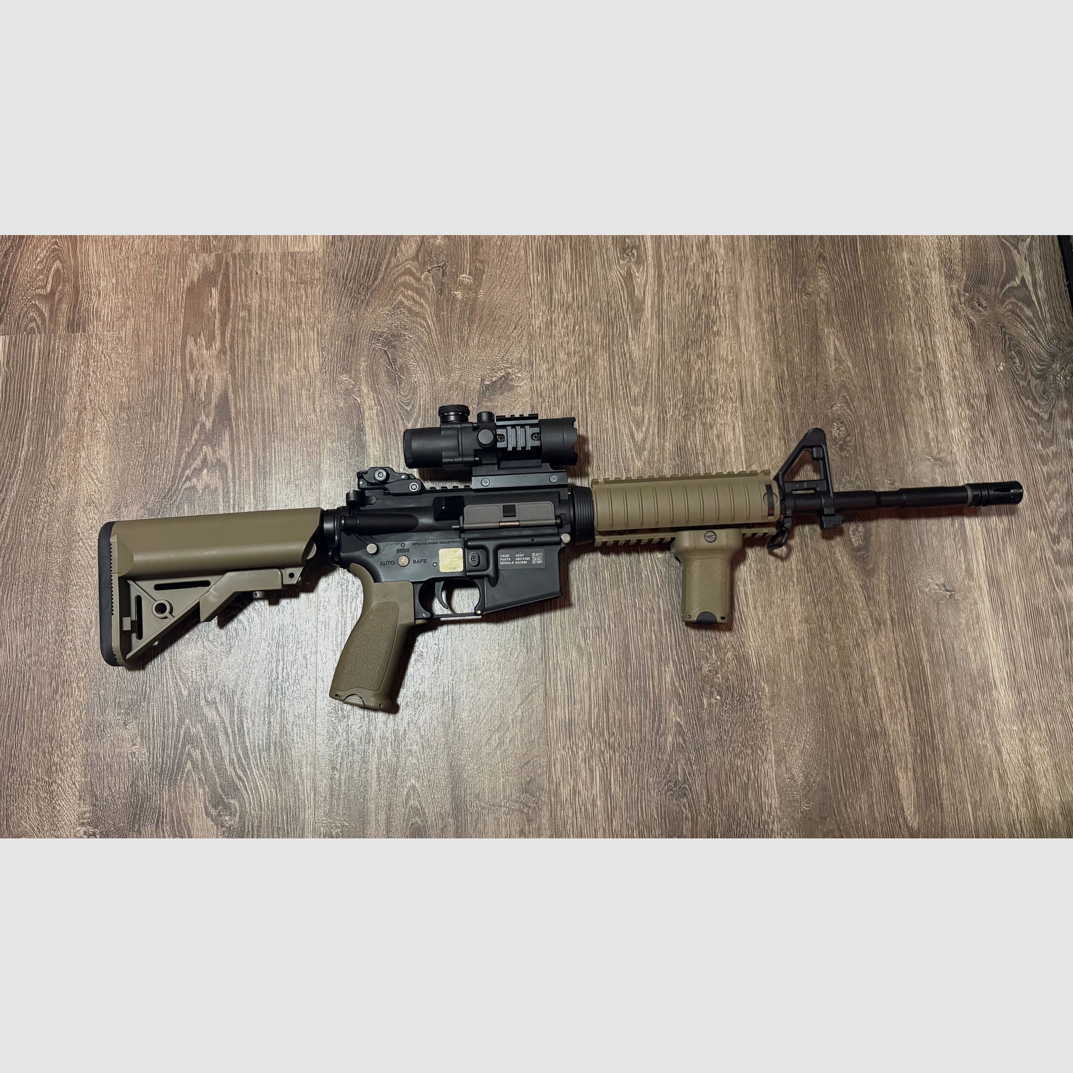 Airsoft Komplettset Specna Arms RRA SA-E03 EDGE fusil, fusil à pompe, pistolet, gilet pare-balles, casque