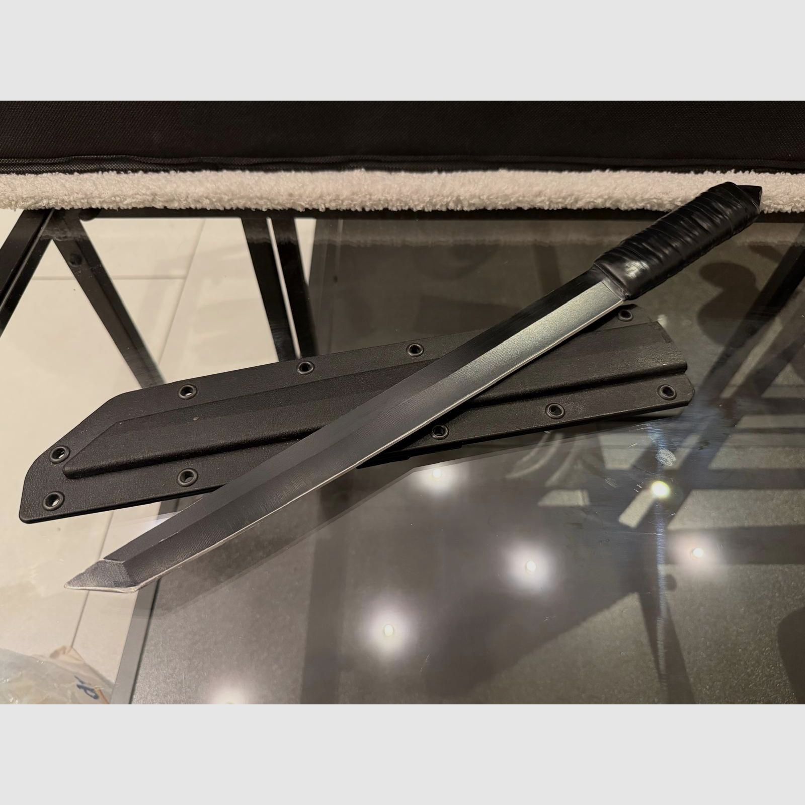 Tactical short sword / machete – Modern tanto design – Full-tang with sheath