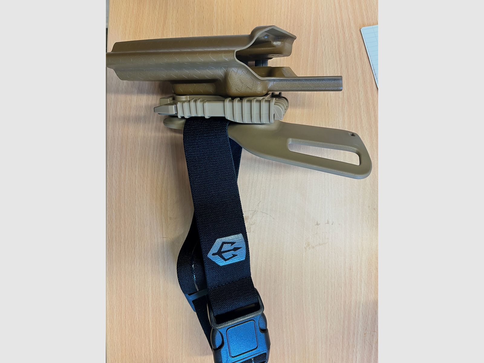 Schwarzer Dreizack-Halter+Kampfgürtel