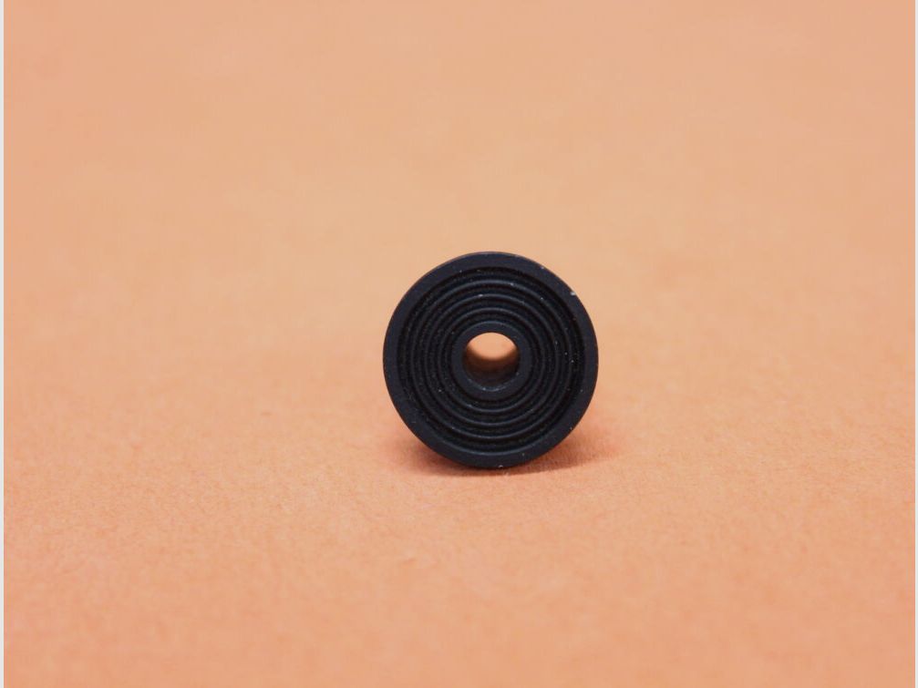 Model1 AR-15: Magazine Release Button Oversized Model1 Vergrößerter Magazinhalter.