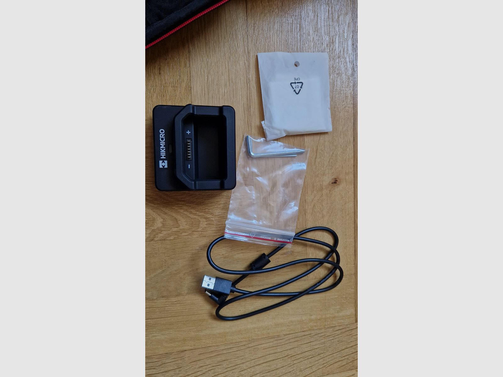 HIKMICRO TQ50CL 3.0 thermal imaging attachment and handheld device