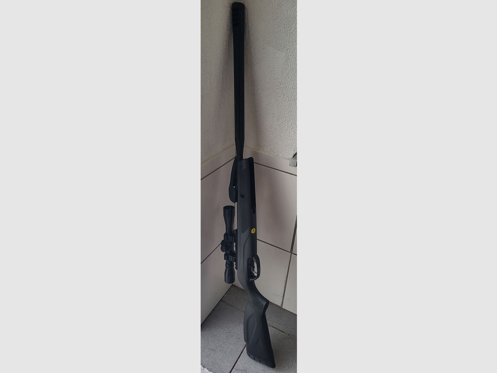 Luftdruckgewehr 4,5 mm mit Zielfernrohr – neuwertig, ideal für Sportschützen