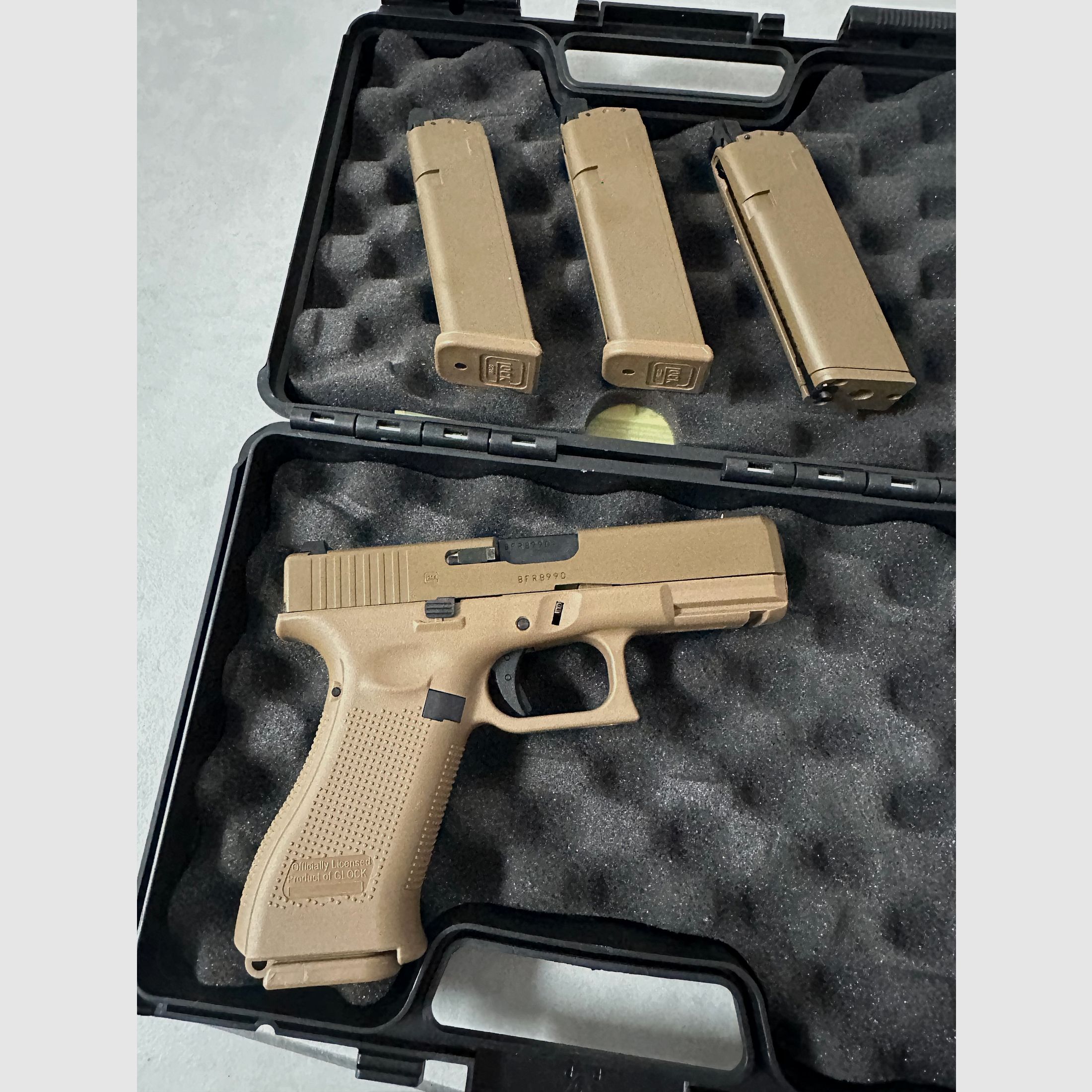 Glock vfc 19x gbb with 3 extra magazines