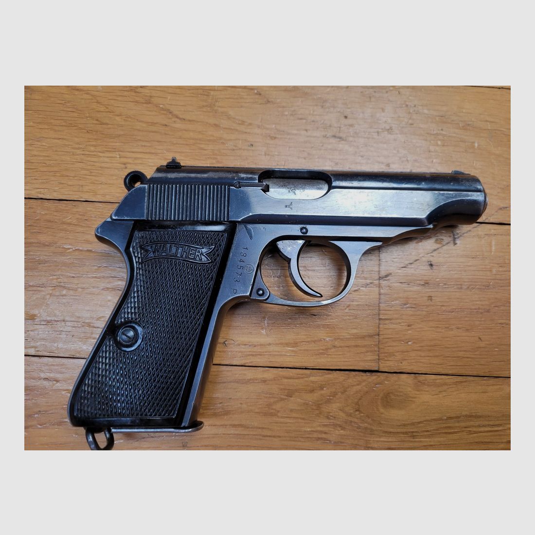 Zeer mooie Walther PP-pistool IIIe Rijk – Mooie fabricage Walther Zella-Mehlis uit de zomer van 1940 – Kaliber 7,65 mm – Mooie originele bluing – Politie gemarkeerd en lanyard ring – Mono serienummer – Spiegel loop – TBE, afbeelding 15 van 21