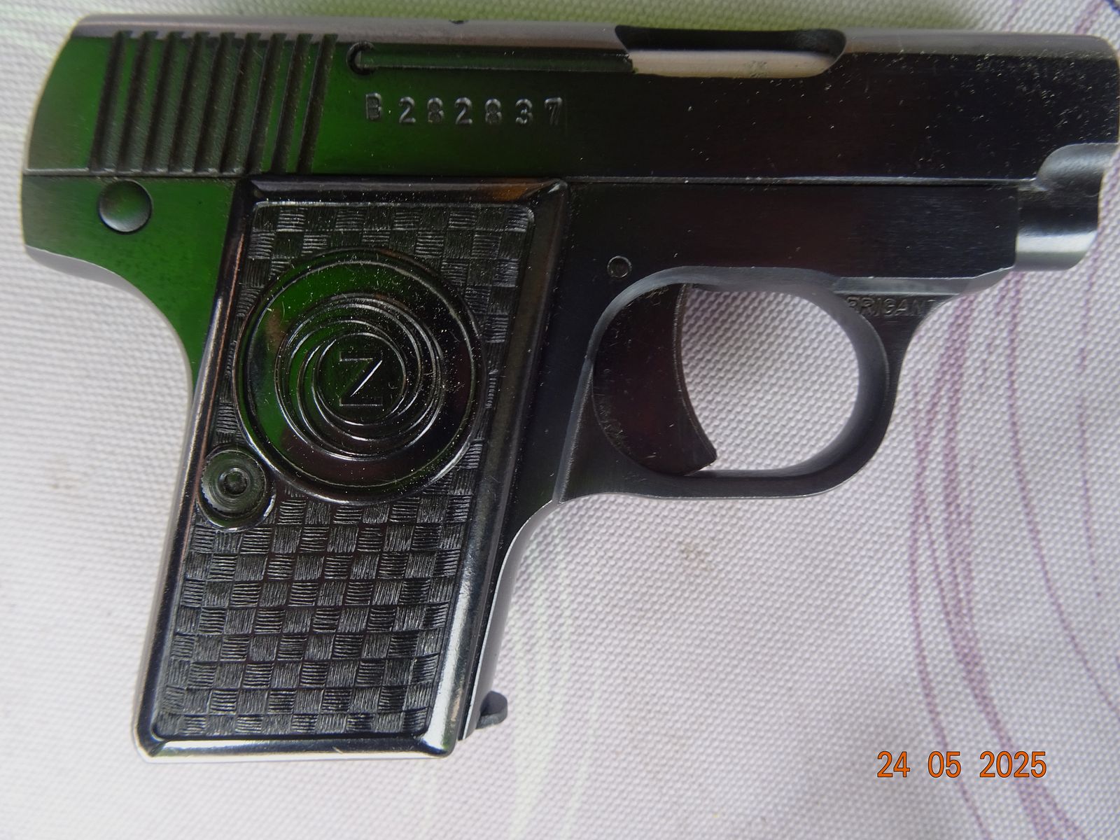 Pistola de bolsillo checa cal. 6,35 mm, usada, en buen estado