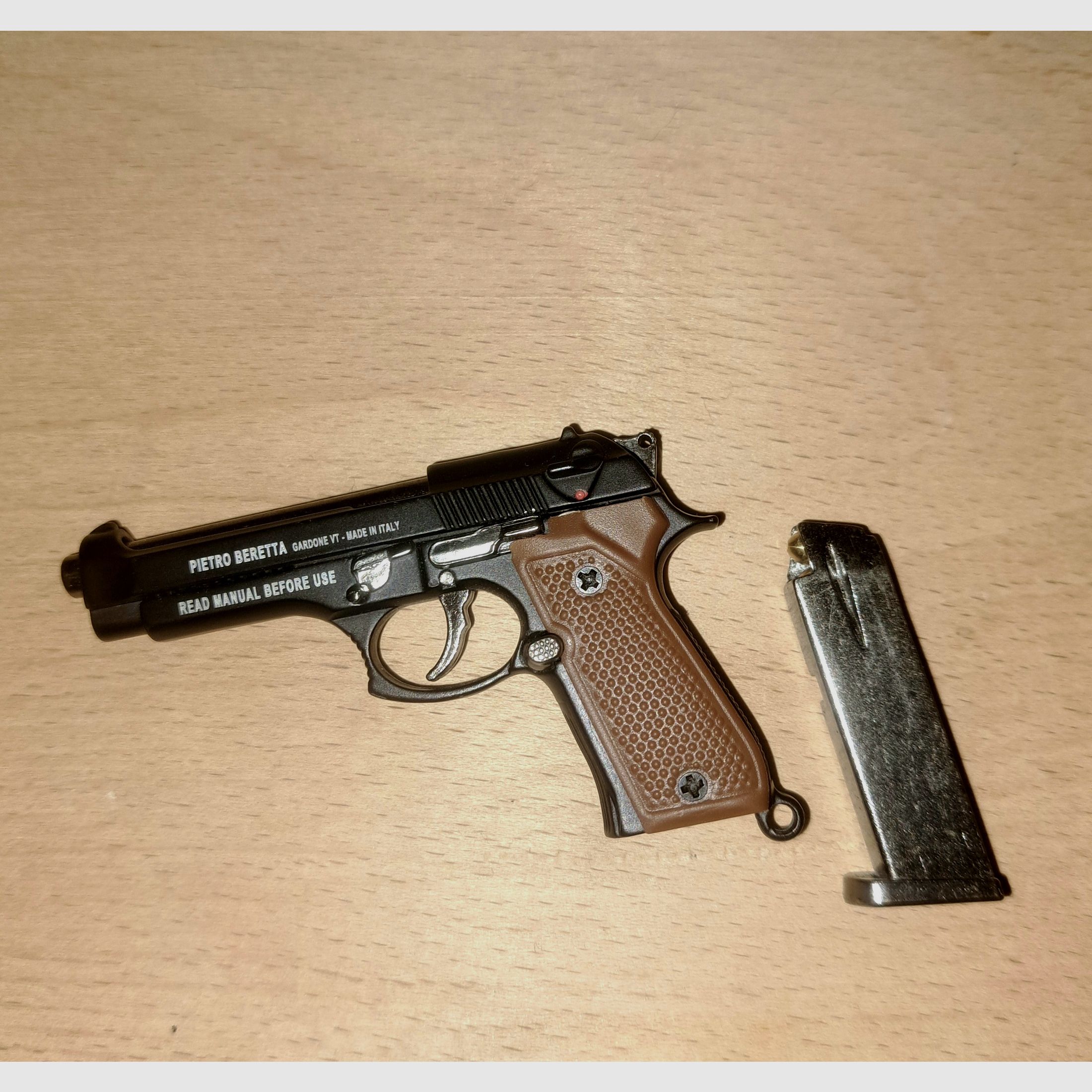 Ganzmetall-Modell Maßstab 1:3,5 - Colt Beretta Glock Smith&Wesson