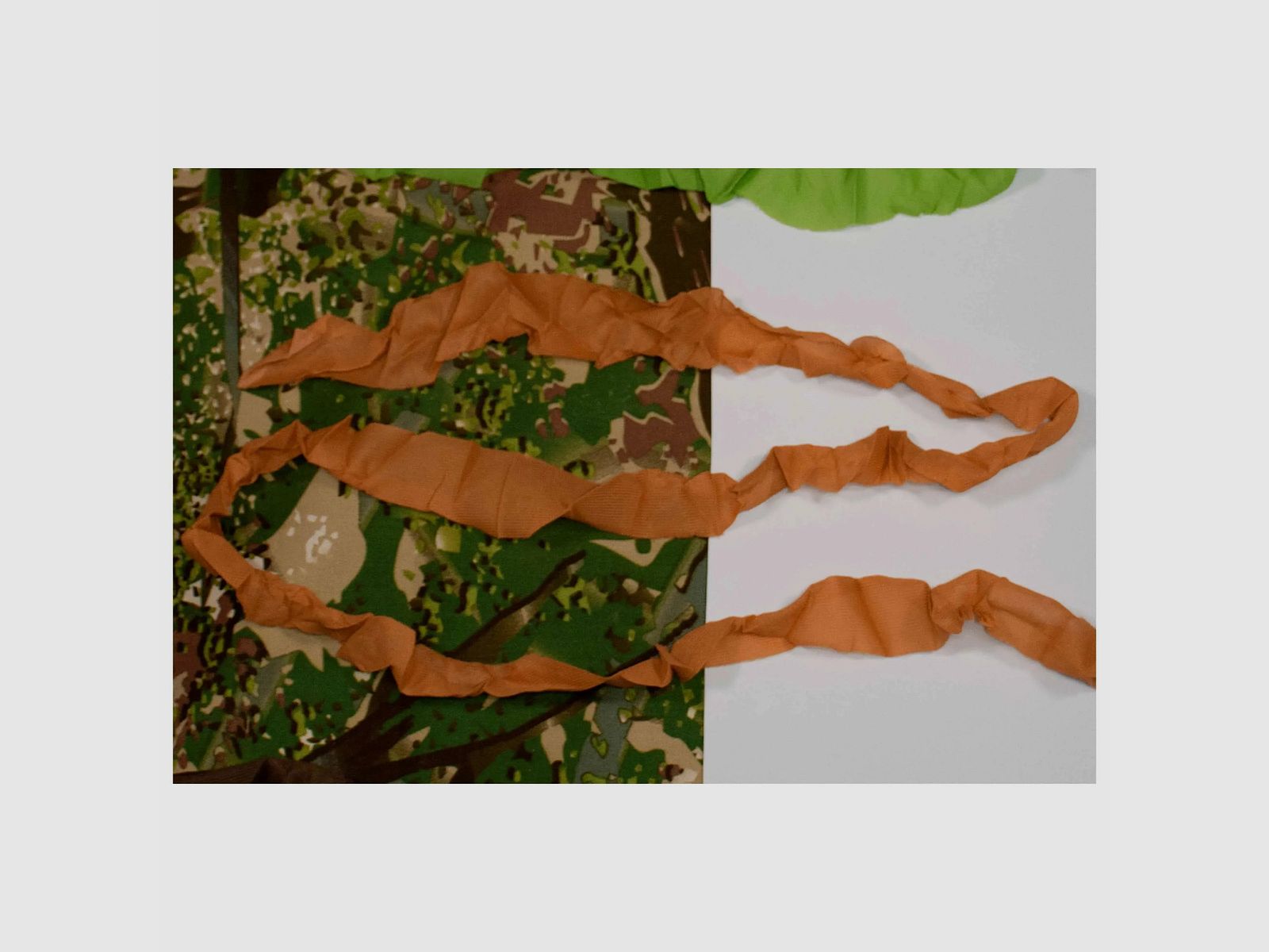 Ghosthood Ghosthood Tarnstreifen Strip Solid autumn orange