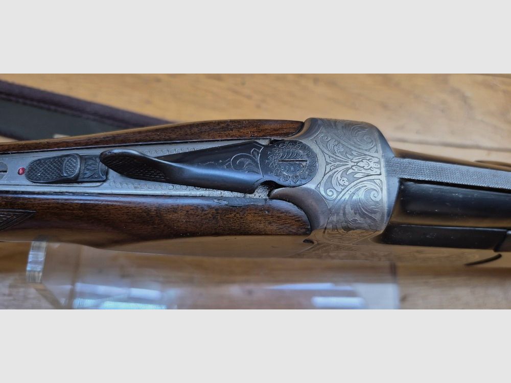 Sehr schönes Mixte-Gewehr von ANTONIO ZOLI — Kal. 12/70 und 7x65R gezogener Lauf — Waffen der Delfino-Serie, geprüft 1974 — Ein Haus, das bis zur Renaissance zurückreicht – Schöner ästhetischer Zustand – Ausgezeichneter mechanischer Zustand – Spiegelkanonen – TBE, Bild 22 von 43