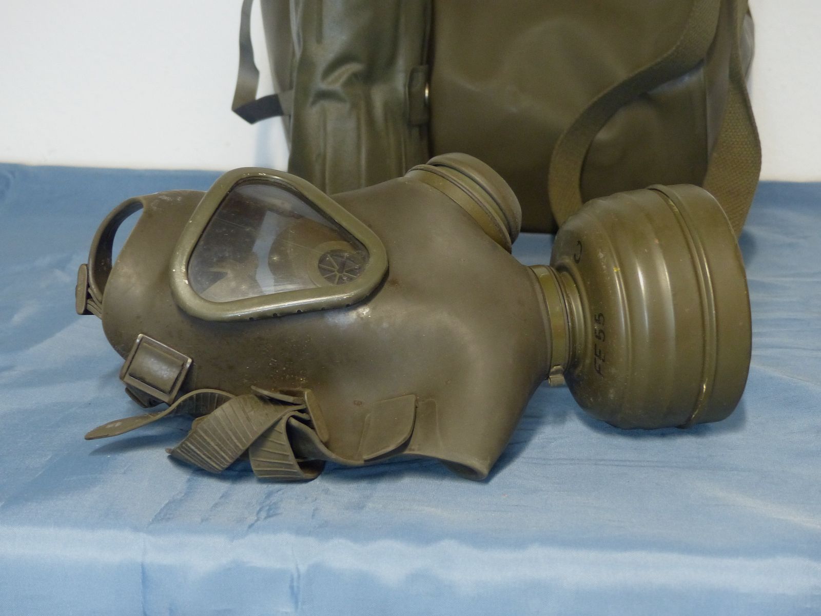 Bundeswehr ABC protection equipment transport bag, gas mask 2 filters and accessories BW 70s