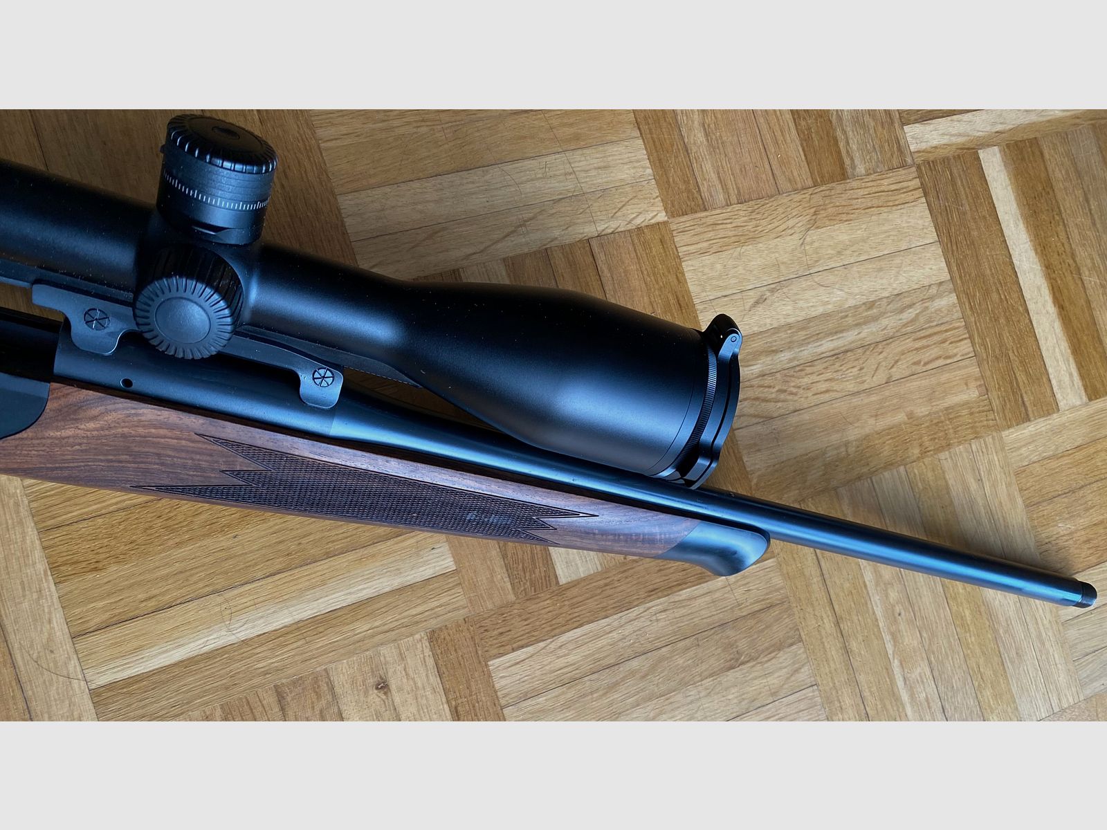 Blaser R8 Holz Standard mit Swarovski Z8i 2,3-18x56
