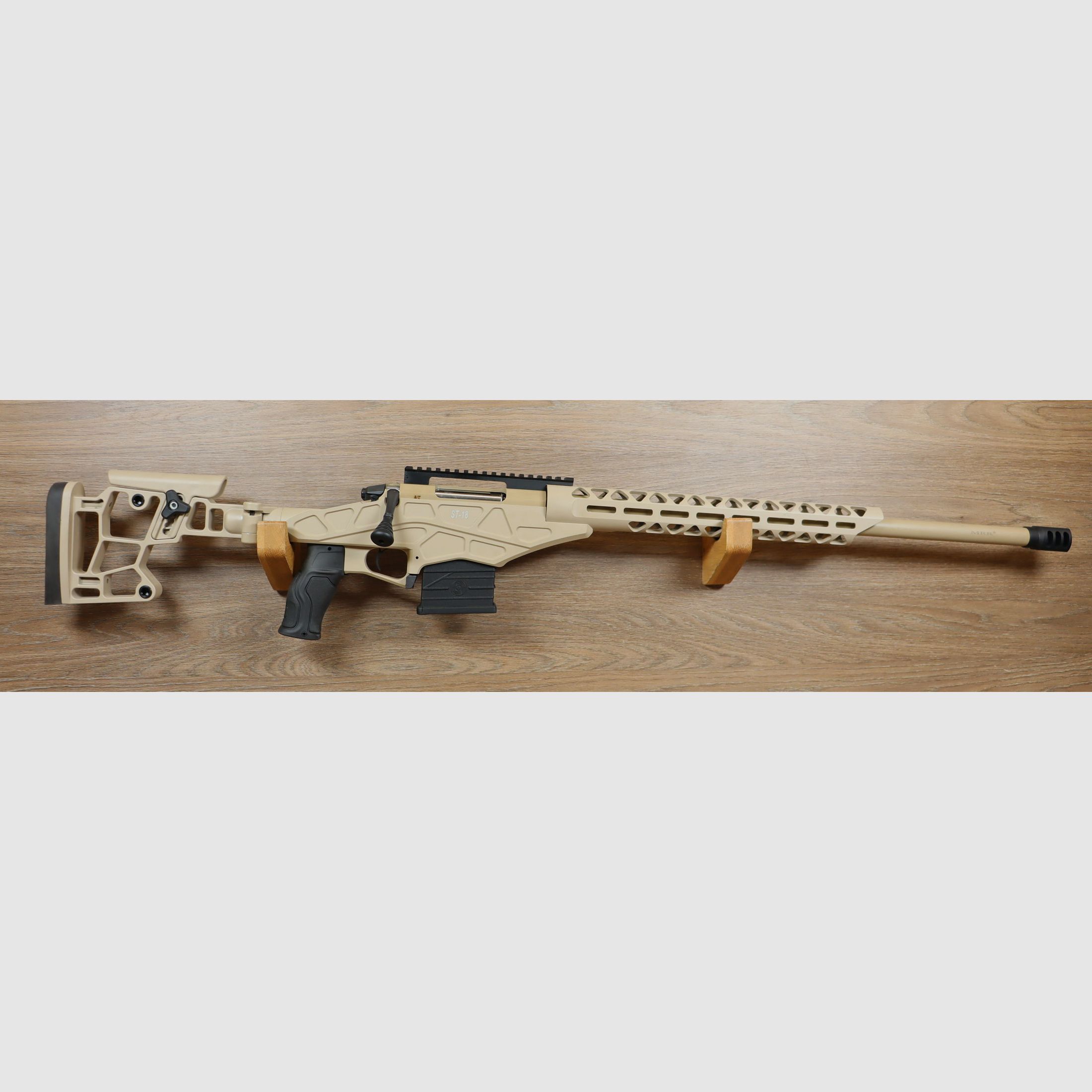 ST18 Desert, image 1 of 2
