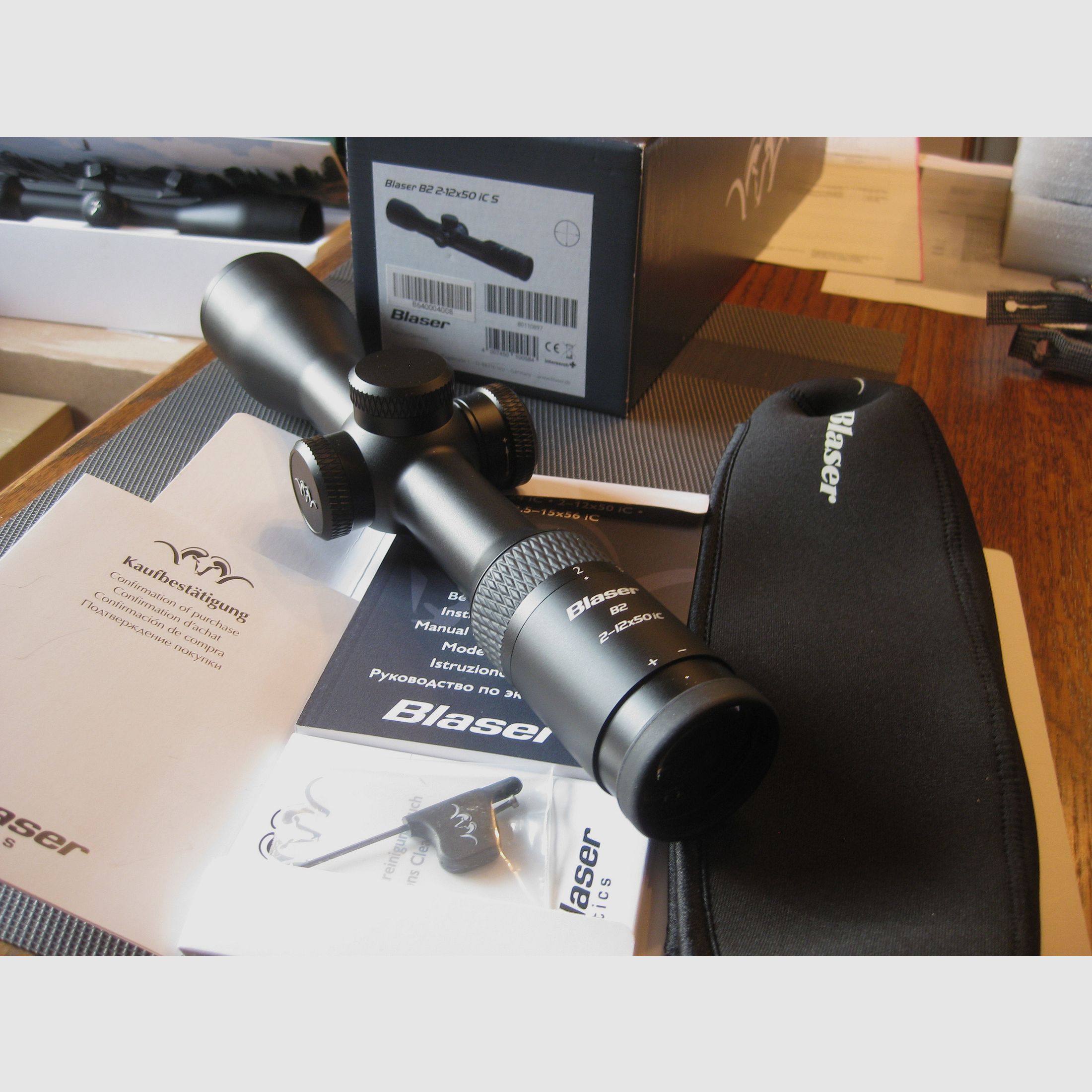 NEUGLAS = Blaser B2 in 2 - 12 x 50 iC S (mit ZEISS-Innenschiene) in Original-Verpackung mit sämtlichem Zubehör !! KEIN Swarovski-Leica-Schmidt&Bender-Sauer-Mauser-GPO-DDoptics