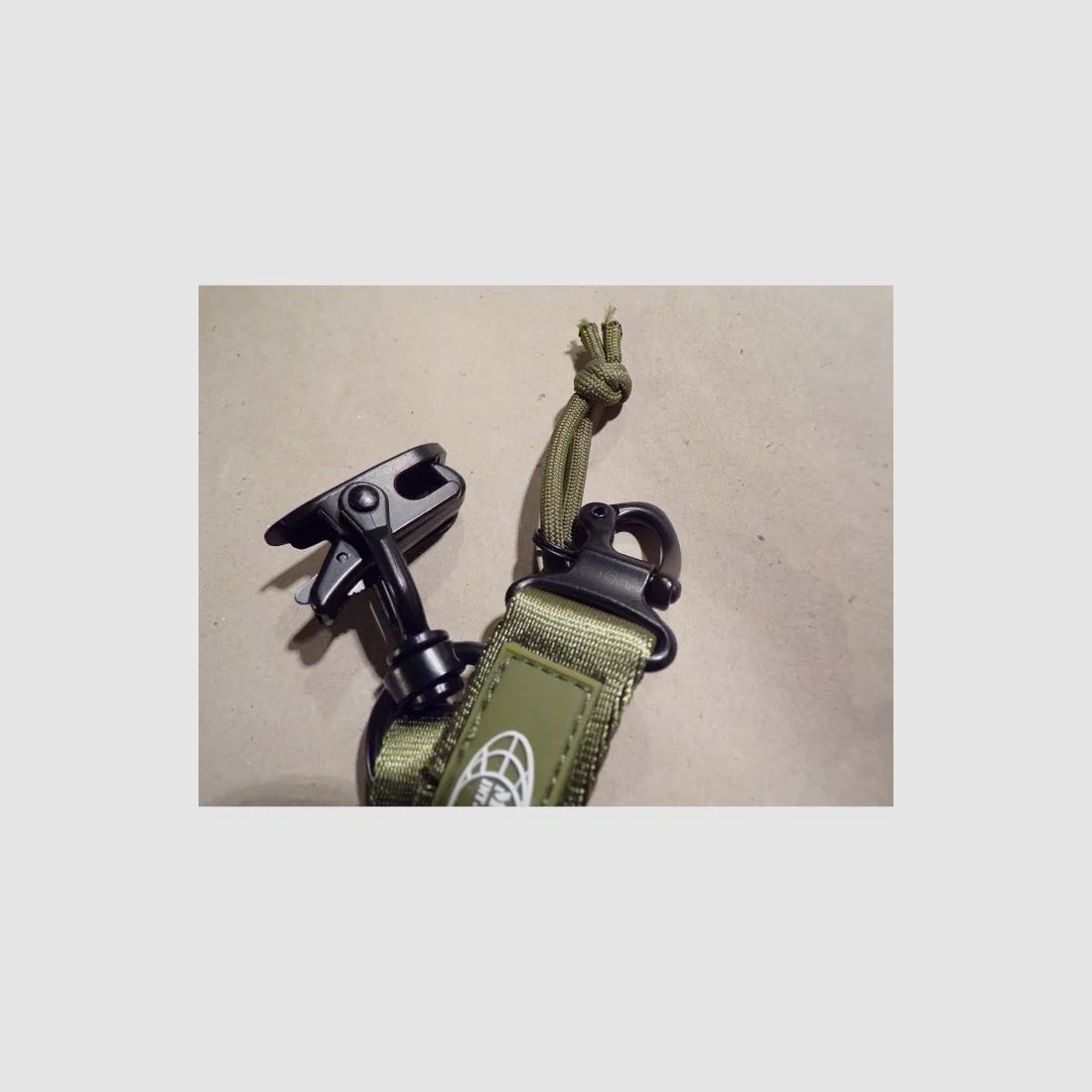 Rifle sling / carrying strap with carabiner, adjustable 45-135cm, olive