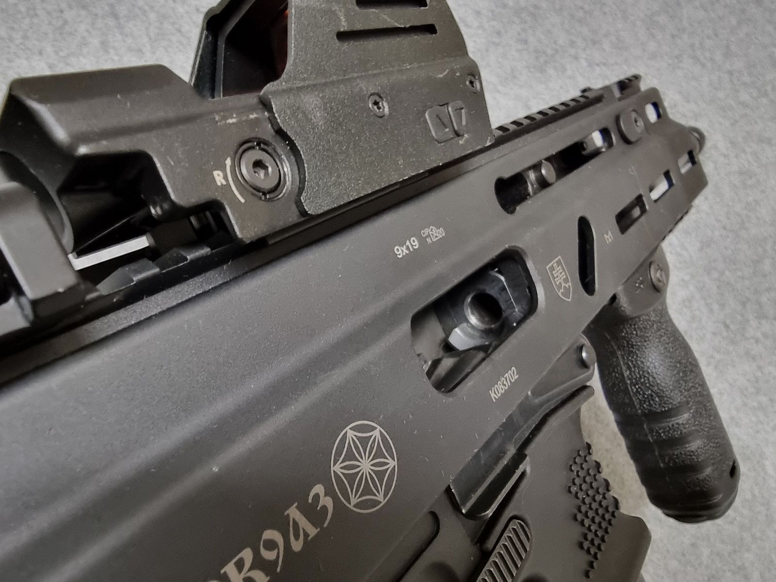Grand Power Stribog Halbautomat/PCC - 9mm Luger - wie H&K SP5 B&T APC9 CZ Evo - SET