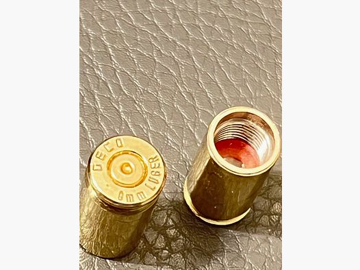 4 tappi valvola realizzati con proiettili da 9 mm sparati