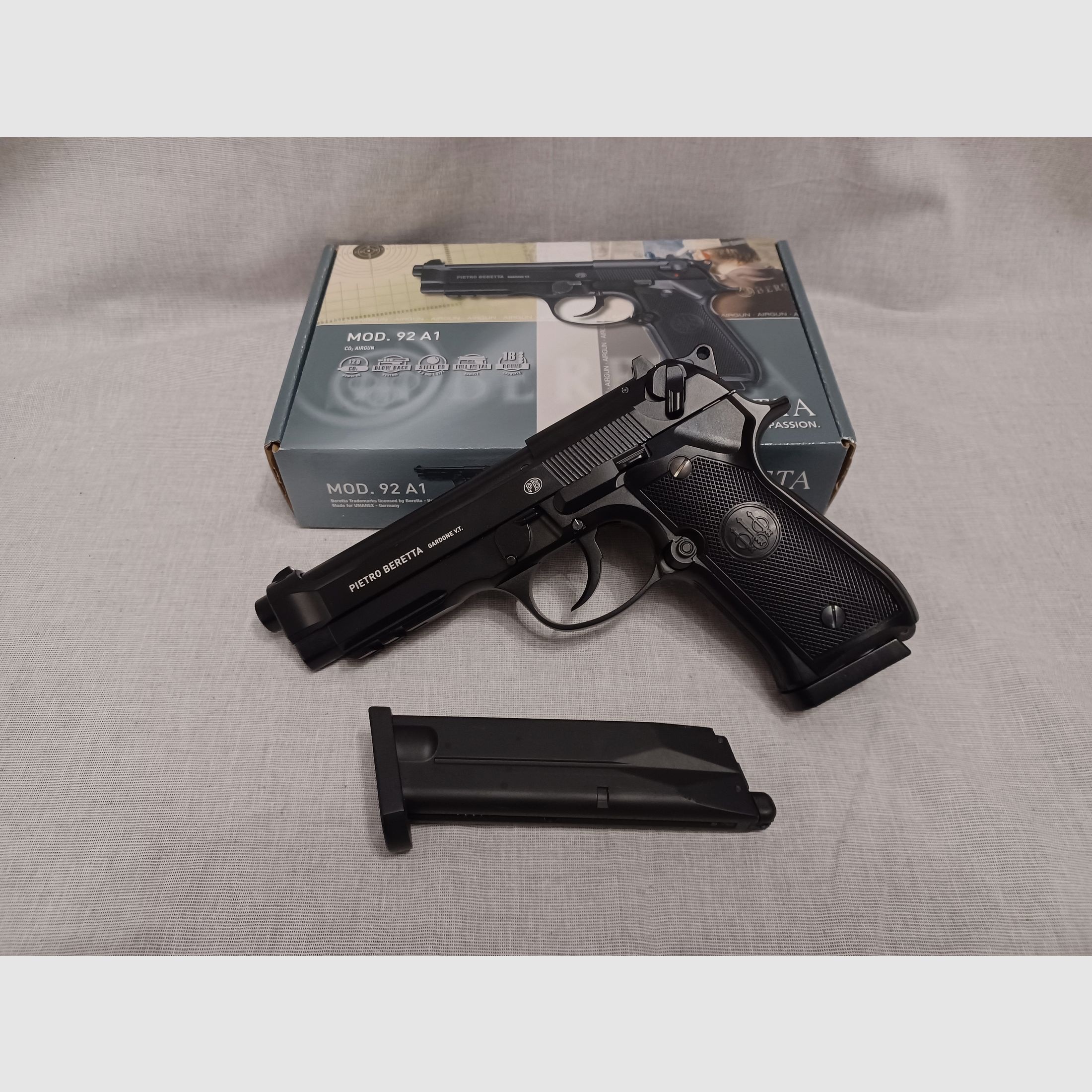 Beretta M92A1 / 4,5 mm BB / BlowBack / CO2 / Pistole / OVP (37)