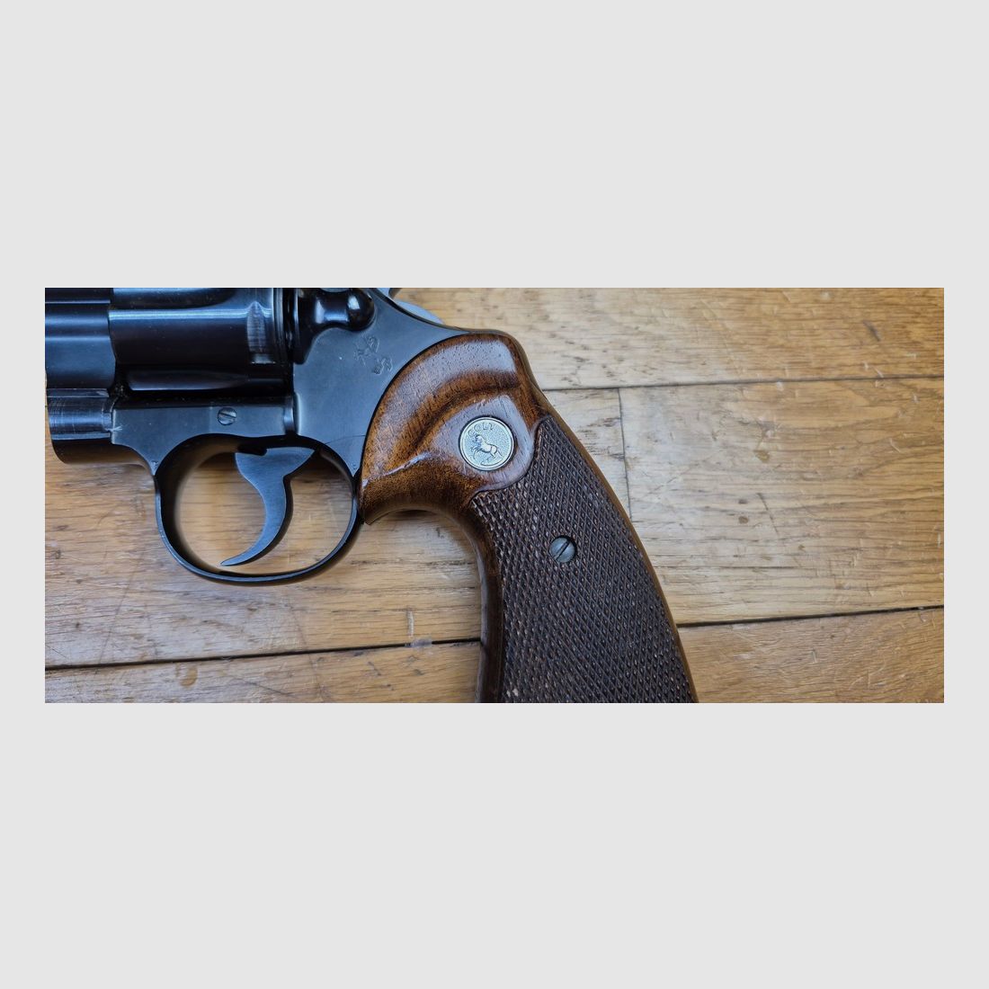 Mythischer Revolver Colt Officer Model Match – Kal. 22LR – Schwerer Lauf – Waffe aus Hartford von 1966 – Ästhetik und Spitzentechnologie – Seltene Stück für das Schießen und Training in sehr hoher Qualität – Ausgezeichneter Zustand, fast wie neu – TBE +++, Bild 4 von 22