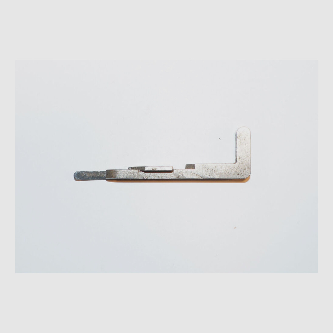 Waffenfabrik Bern Gebr. Verschlußfanggelenk mit Feder f. Schweizer Ordonnanzpistole Parabellum 1906 Kal.7,65mmPara P08