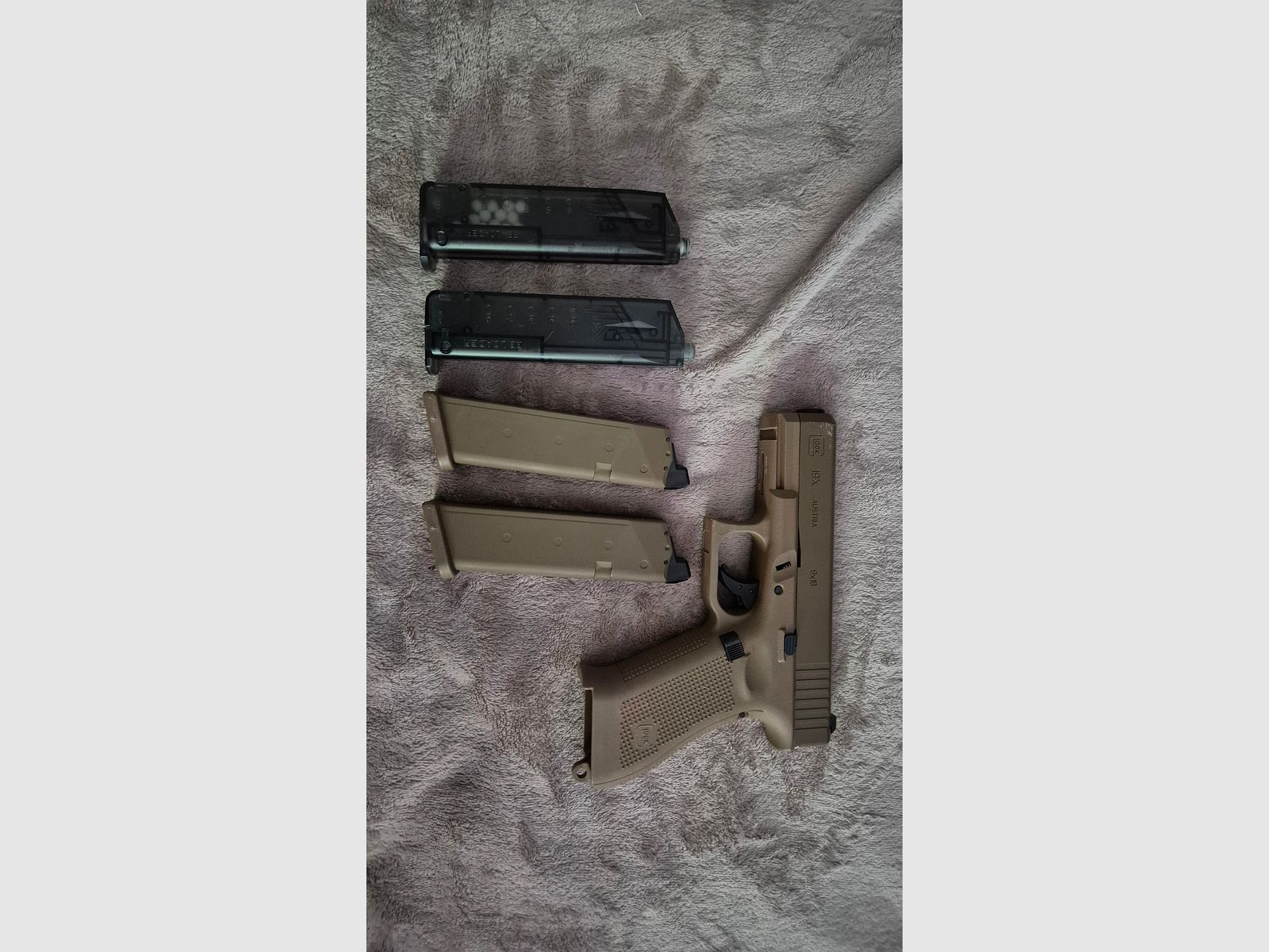 Airsoft Glock 19X mit 2 Magazinen
