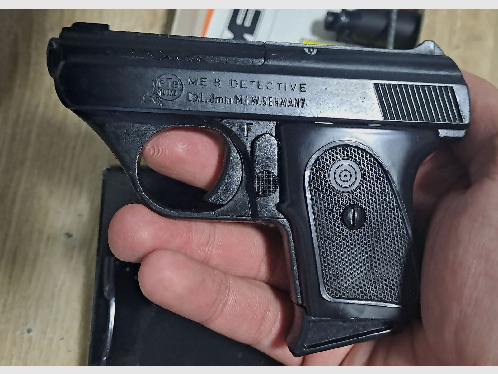 Seltene ME 8 Detective 8mm Knall im PTB 100/2 in Verpackung!