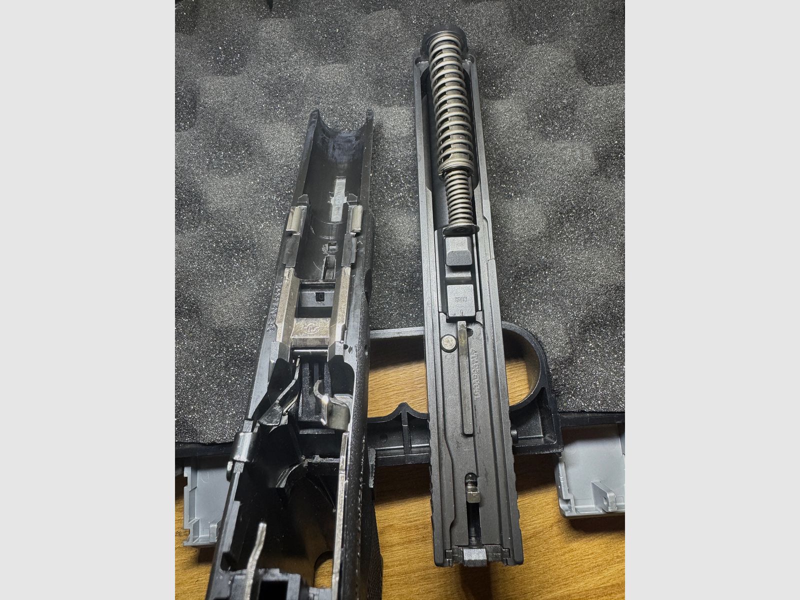 Glock 17 Gen 4 9mm incl. Micro Roni stock, red dot and 4 magazines