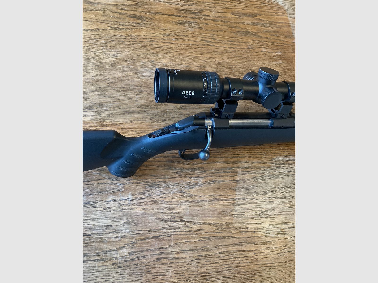 Ruger American Rifle in 30-06 Mit Geco Gold 2,5-15X56 mit Leuchtpunkt.