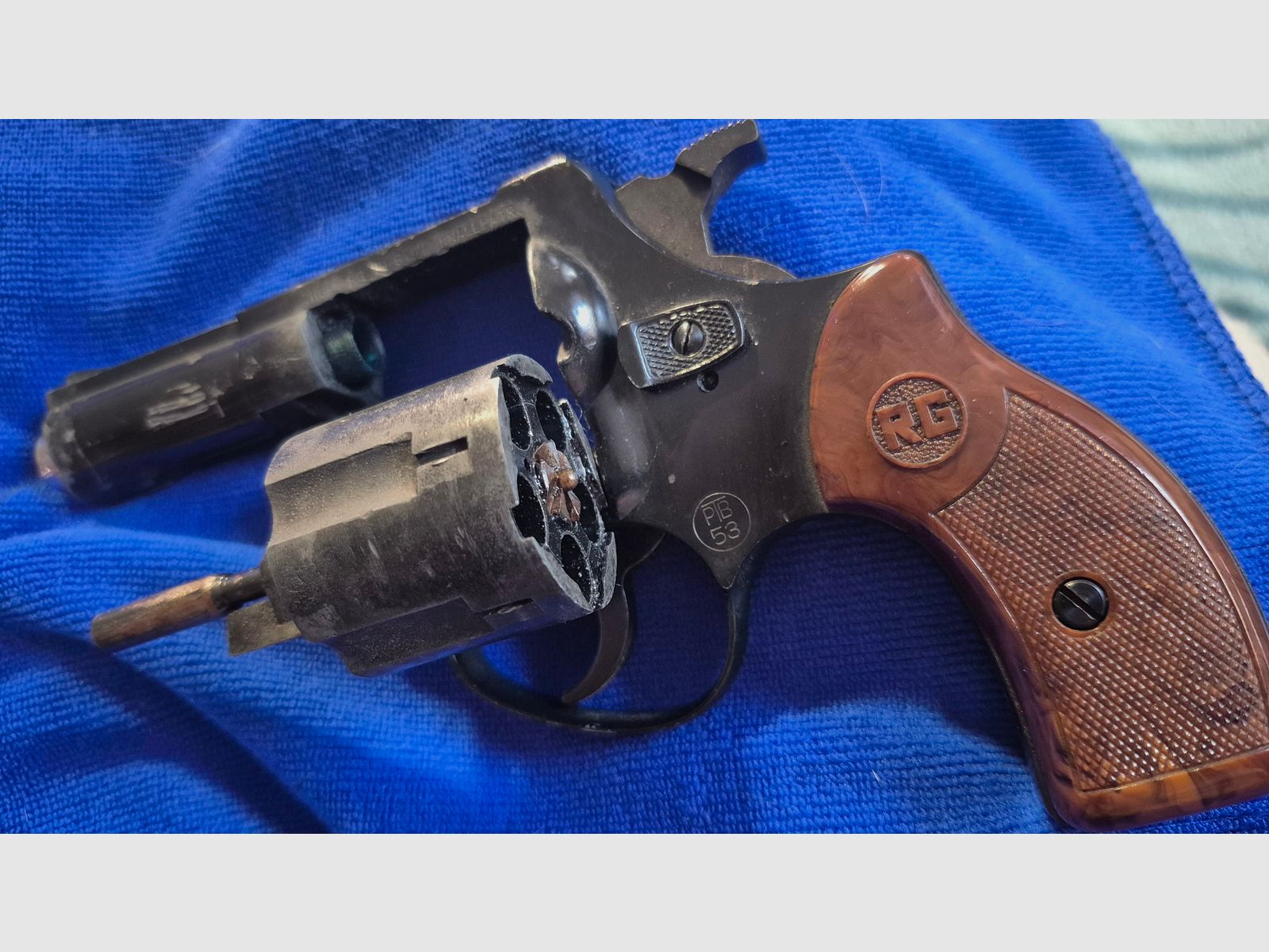 REVOLVER AUS NACHLASS 9 mm