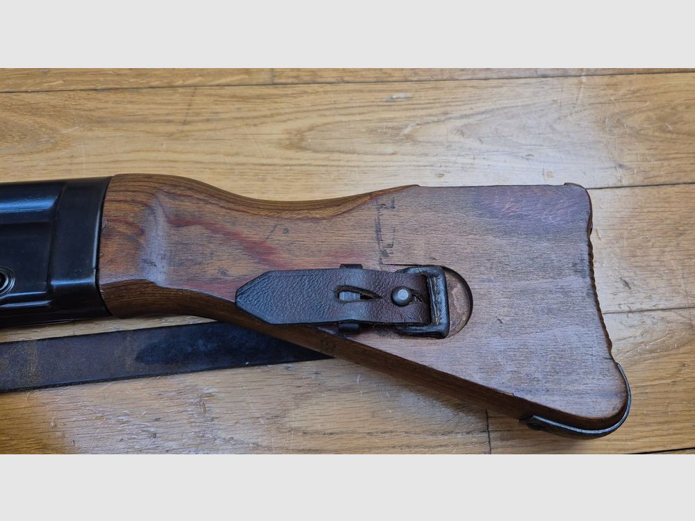 Mooie Sturmgewehr 44 – MP43 / MP44 / Stg44 – Erma-wapen uit 1945 – 1e aanvalsgeweer in de geschiedenis – Niet monomatrikuleert maar 100% uit de 2e wereldoorlog – Niet gereviseerd DDR / Joegoslavië – 2 originele 30-schots magazijnen – Zeldzaam en mythisch wapen in uitstekende staat – TBE+ – Categorie A2 – Export EXCLUSIEF, afbeelding 25 van 39