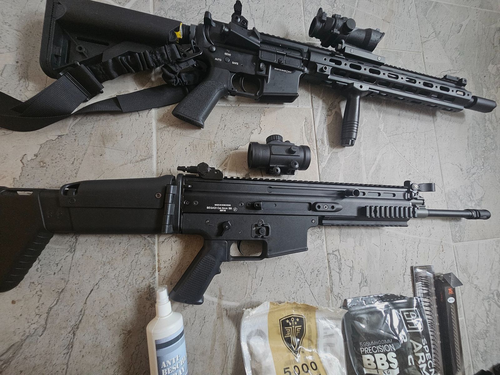 Großes Begadi S-AEG Starter-Set: MK16 (SCAR-L) & M4 M-LOK inkl. 10 Magazinen, Akkus & kompletter Flecktarn-Ausrüstung, Bild 7 von 15