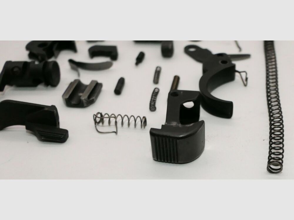 Waffenfabrik Walther Ulm Donau Freier Teilesatz Walther P1 der Bundeswehr 24 Teile