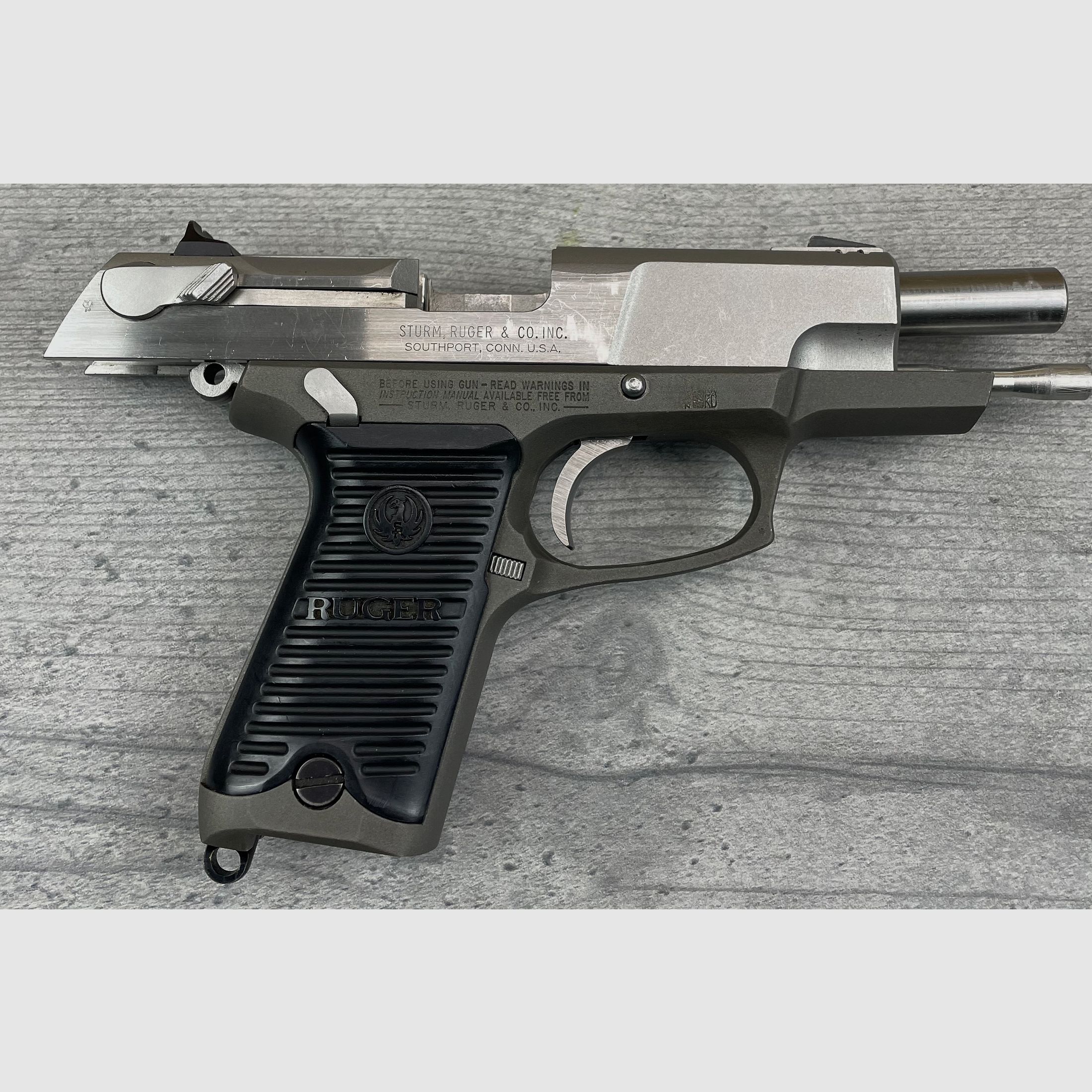 Ruger P90 DC Kal.: .45 ACP halbautomatische Pistole
