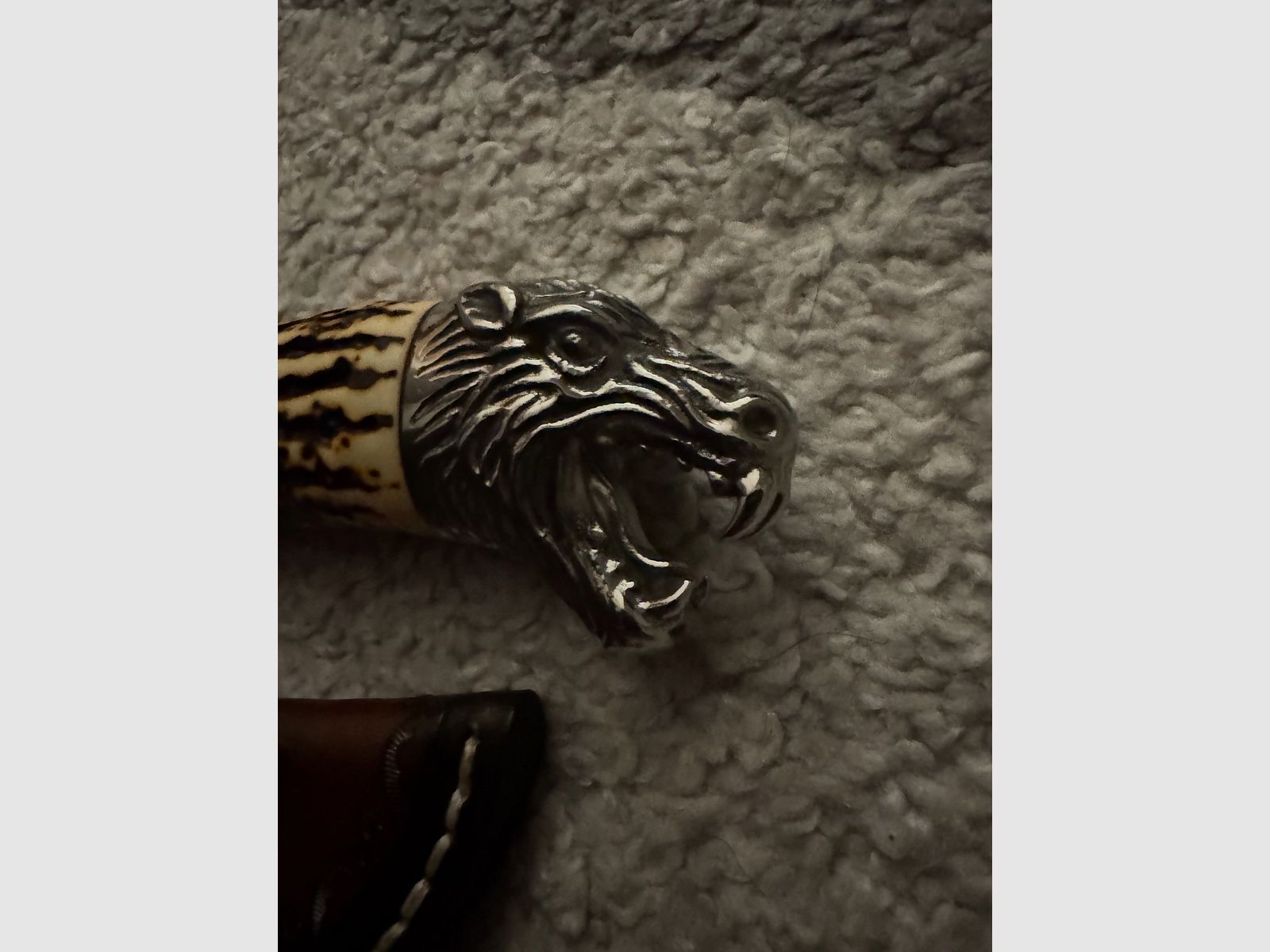 Jagdmesser Mit Dicker echtlederscheide Unbenutzt