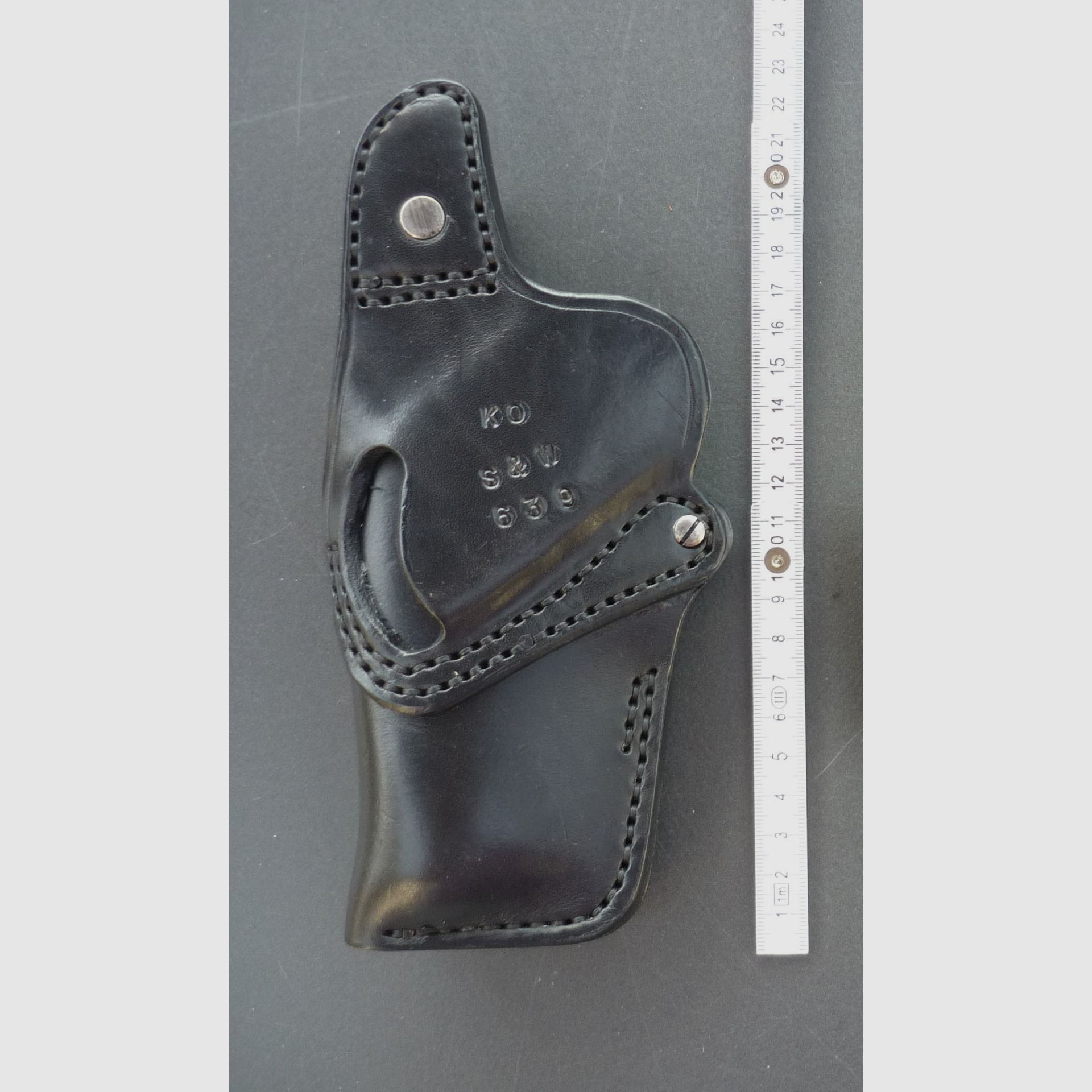 HKDesign Holster  Art. Nr.  002 : Eenvoudig holster met drukknopsluiting  -  voor:  S&W 639 -  voor rechtshandigen, afbeelding 2 van 8
