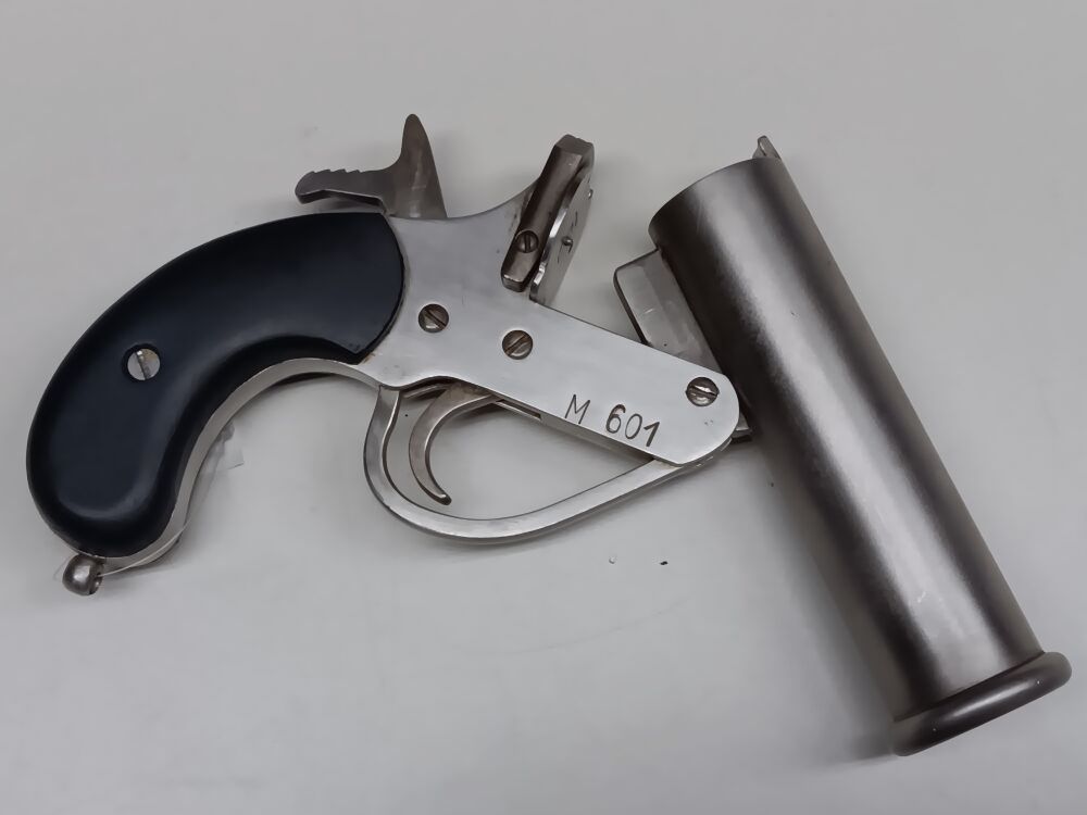 Marine signal pistol M 601