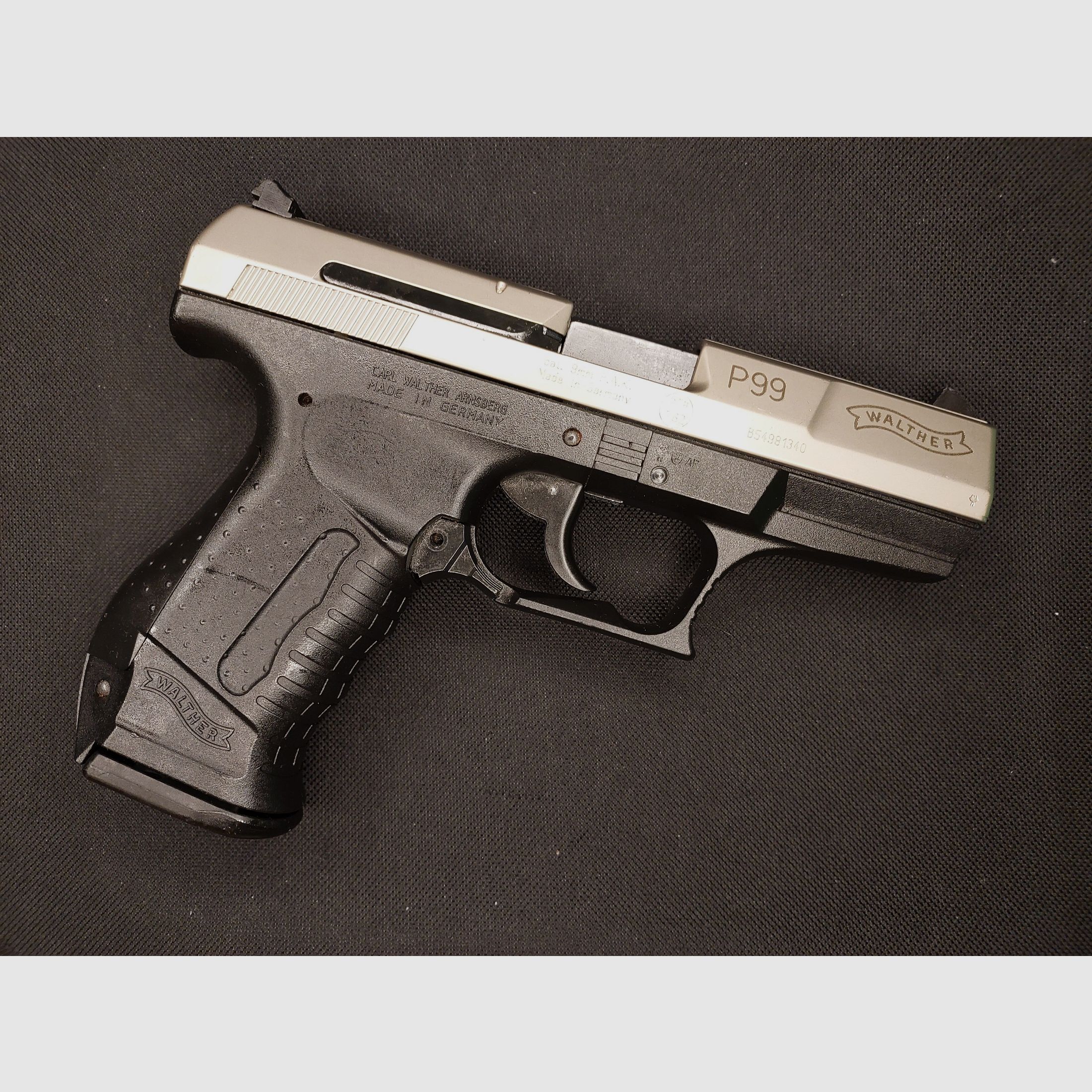 Walther P99 blank-firing pistol 9mm P.A.K. bicolor Nickel (PTB 762) P 99 with 2 magazines, immagine 3 di 9