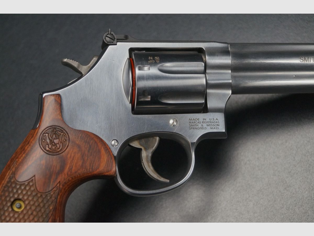 Smith & Wesson 686 Plus Deluxe, immagine 3 di 8