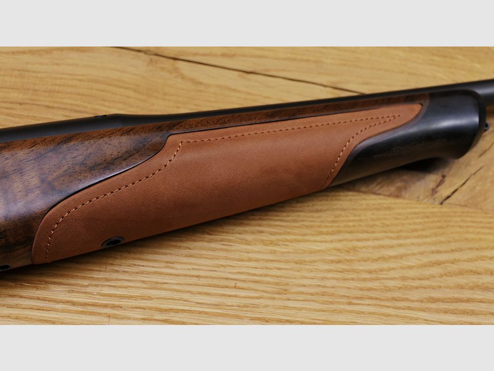 Blaser R8 Success / HK7 Super Finish matt / Chesterfield Leder / Stahlkugel mit Goldlinie / Kaliber & Lauflänge nach Wahl / M15x1 Gewinde / ATEMBERAUBEND