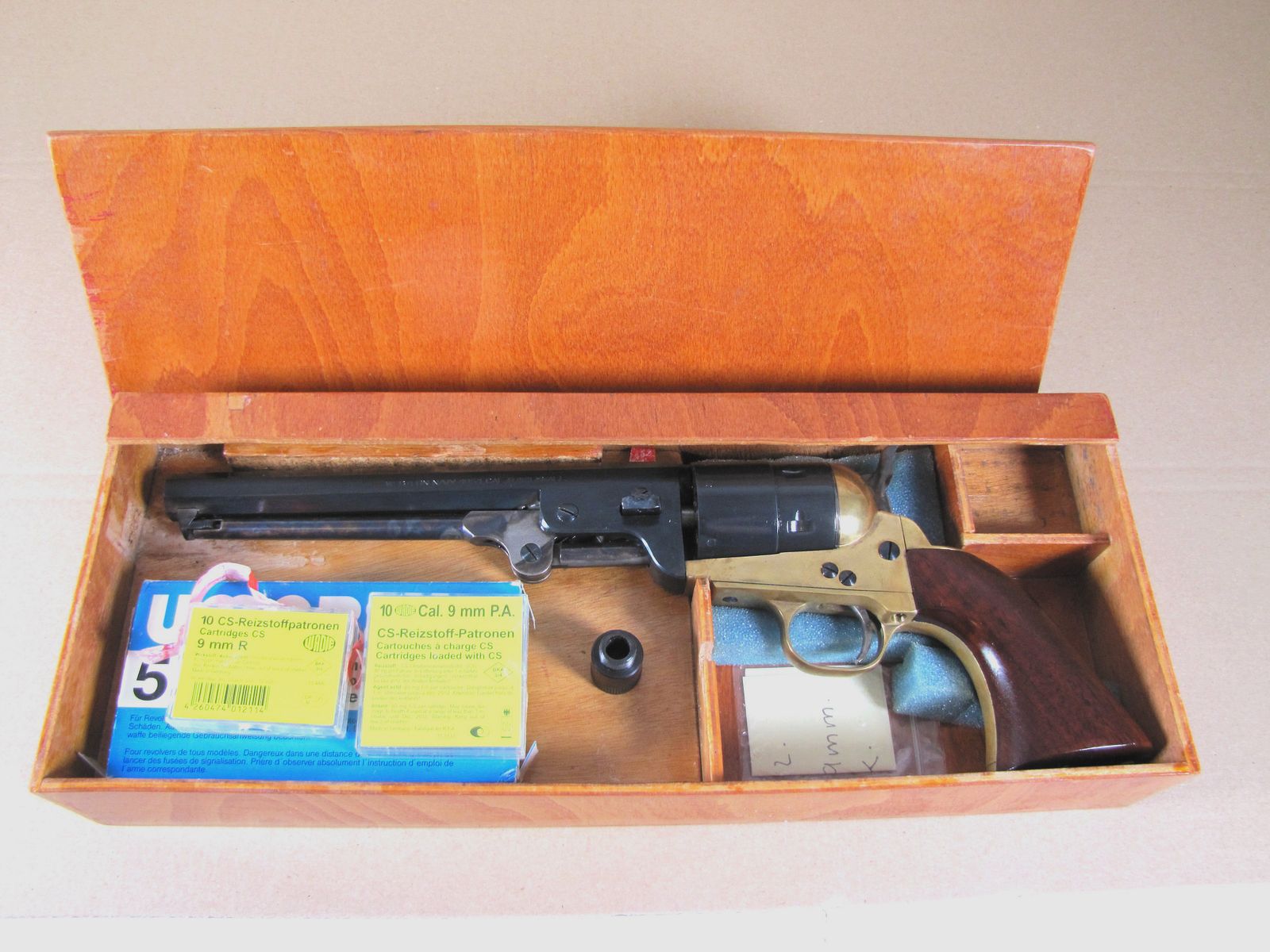 Doskonały rewolwer westernowy - WESTERN NAVY 1851 F.LLI PIETTA - 9mm hukowy