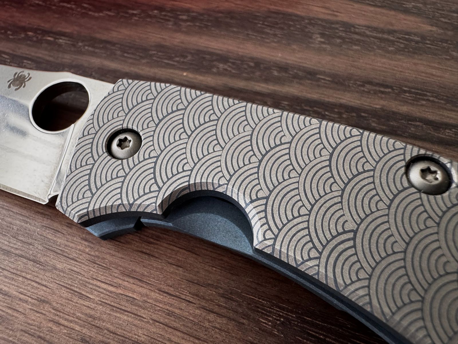 Spyderco Techno 2 EDC Modern Seigaiha Motiv (Exklusiv) Blau