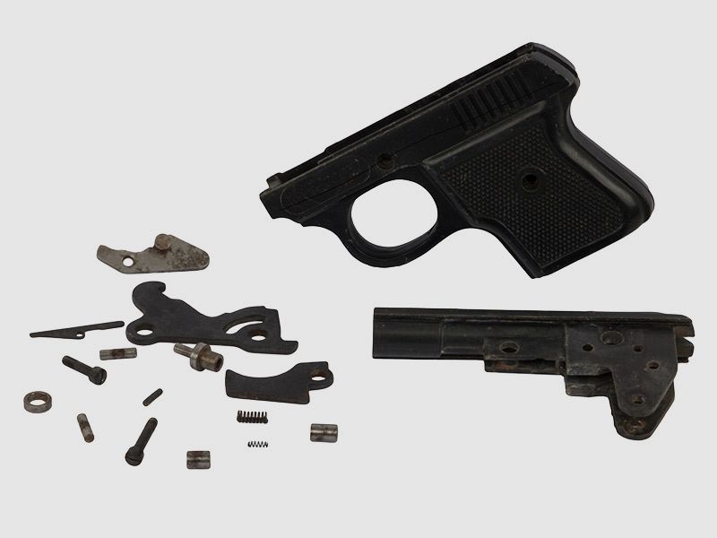 Konvolut gebrauchte Ersatzteile fĂĽr Schreckschuss-, Gas-, Signalpistole Record Weinberg 17-teilig