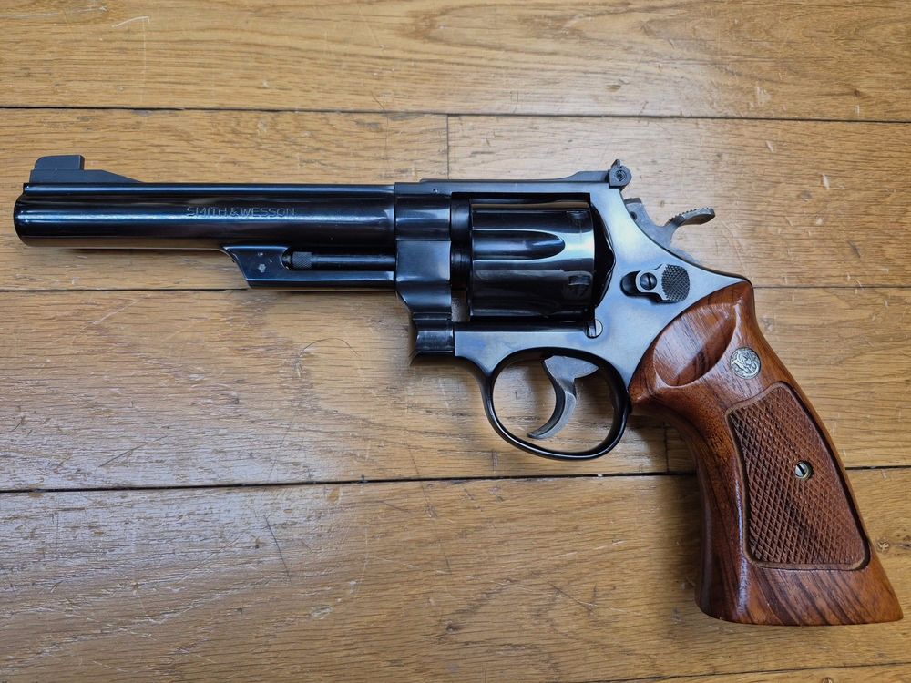 Wyjątkowy rewolwer Smith & Wesson Mod 25-2 – LE Smith w kal. 45ACP! – Broń z początku lat 80-tych – Jakość i mechanika, których dzisiaj już nie znajdziesz – Również rewolwer CIA! – Lufa 6 cali – Wspaniała błyszcząca czarna powłoka – Wyjątkowa broń dla wyjątkowych strzelców – TBE++, zdjęcie 21 z 27