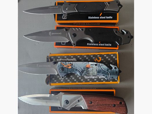 ⚠️ Uwaga, likwidacja kolekcji!! Zestaw noży składanych w designie BROWNING (nie oryginalne US-BROWNING)!! ) Nie używane i tylko lekkie ślady magazynowania na nożach i opakowaniu. ⚠️ Darmowa wysyłka!!