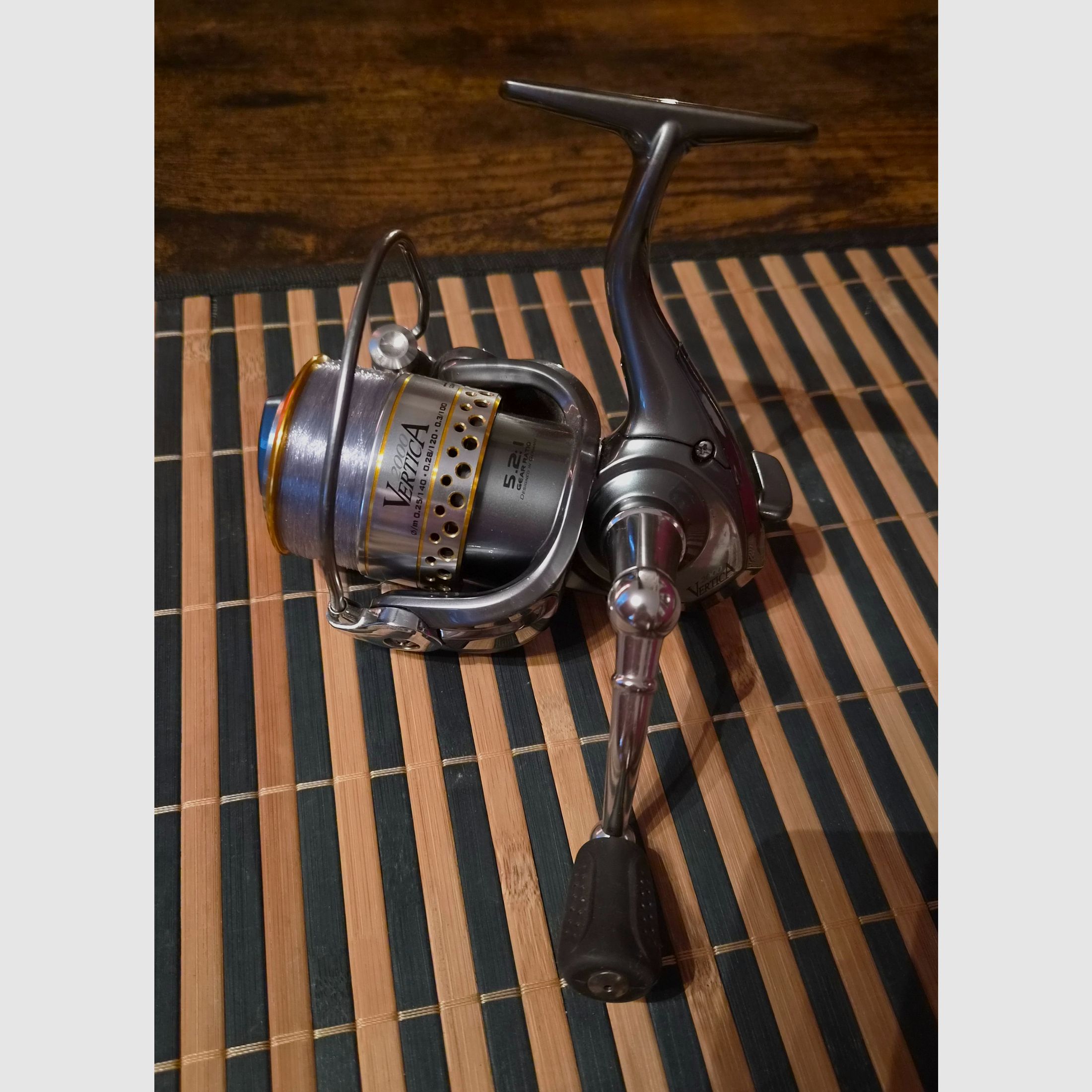 Moulinet spinning Iron Claw Vertica avec un rapport de démultiplication de 5,2:1., image 1 sur 2