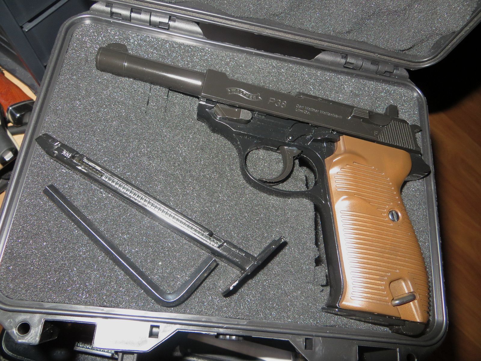 WALTHER P 38 co2 als nieuw fabrieksgereviseerd