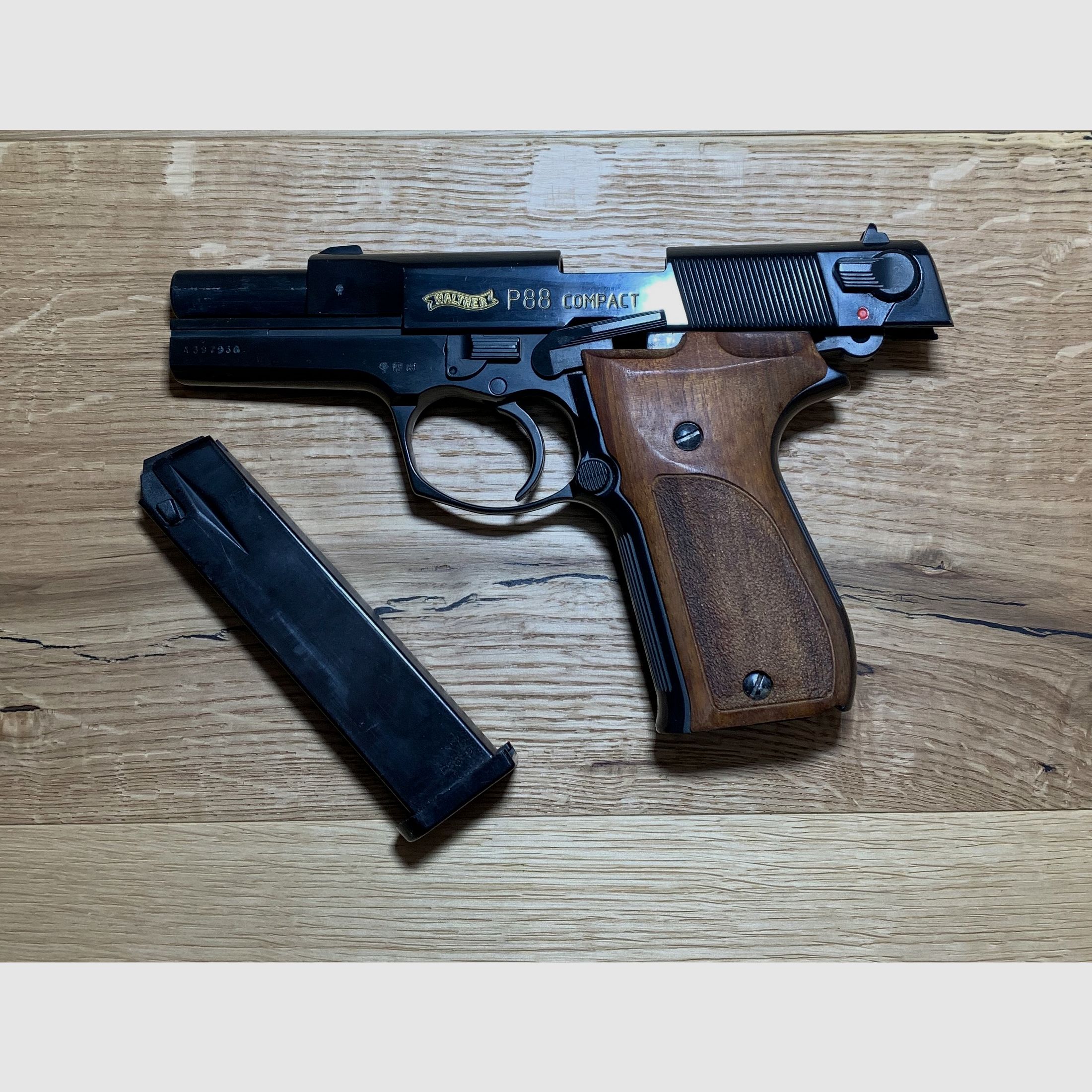 Walther P88 Compact signal pistol 9mm P.A.K. with wooden grips from Umarex